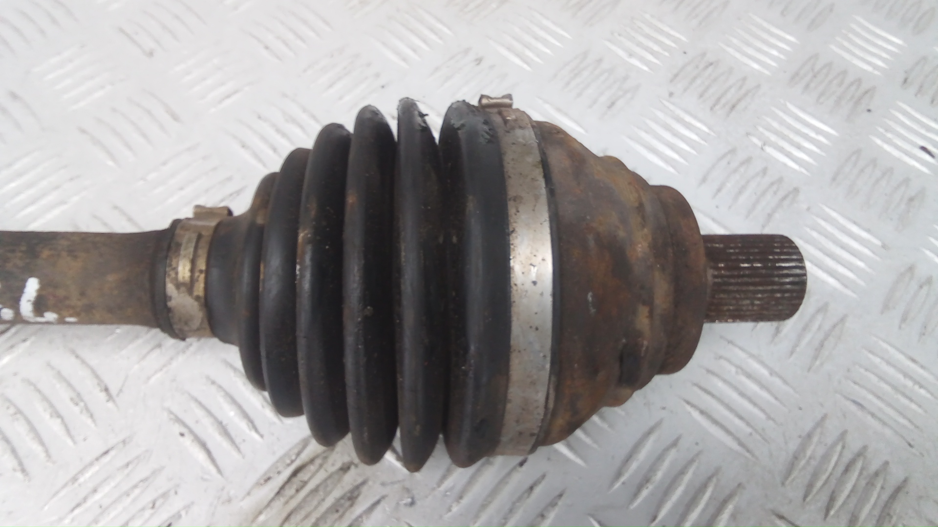 Полуось передняя левая