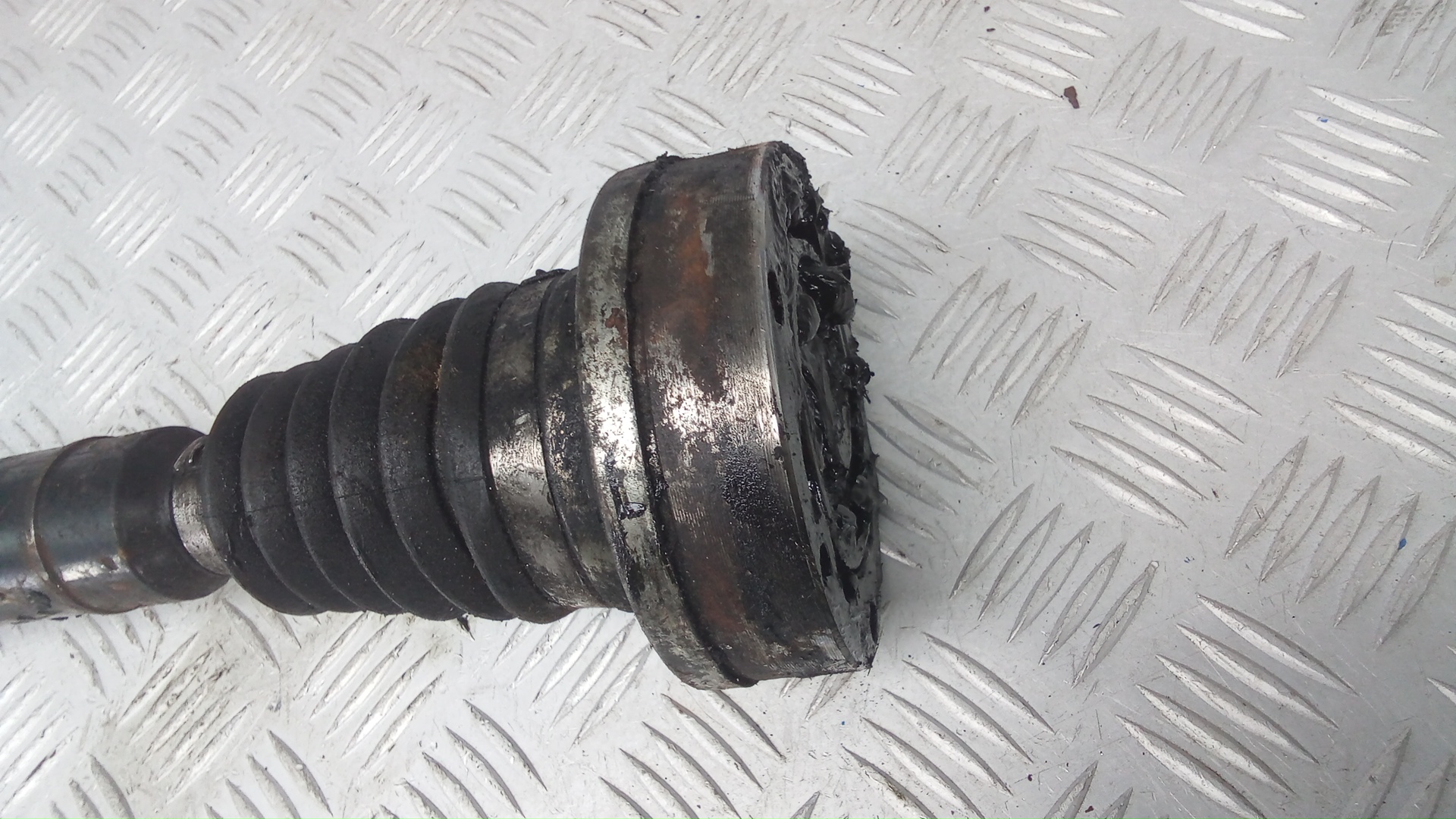 Полуось передняя правая