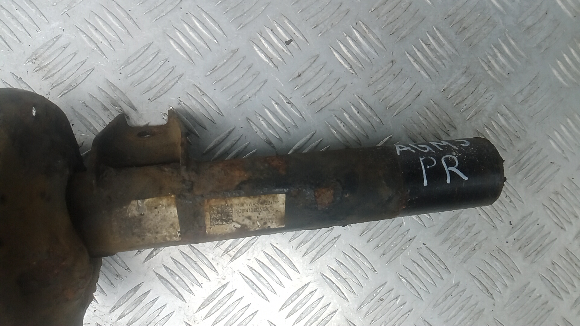 Амортизатор передний правый