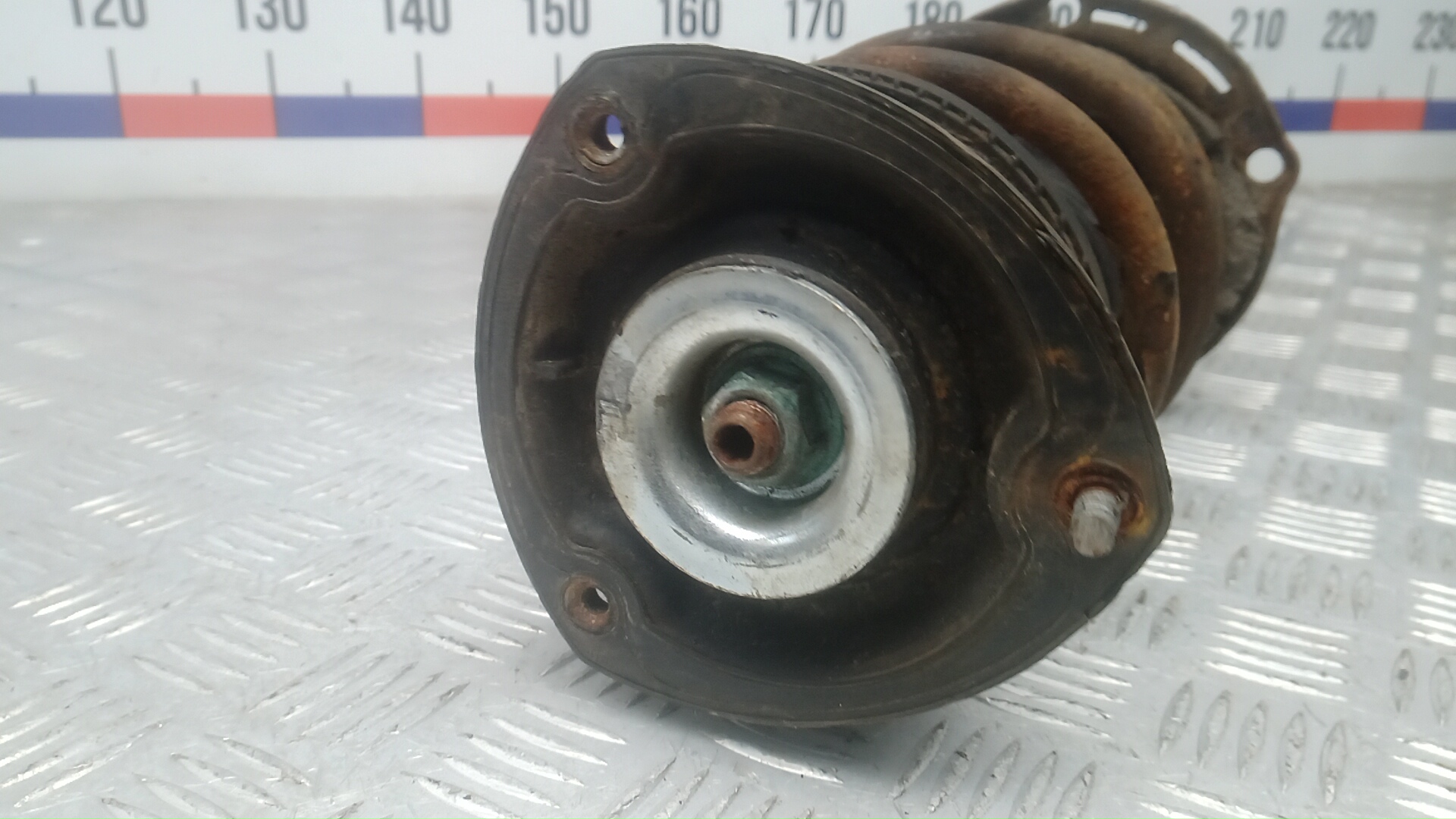 Амортизатор передний правый