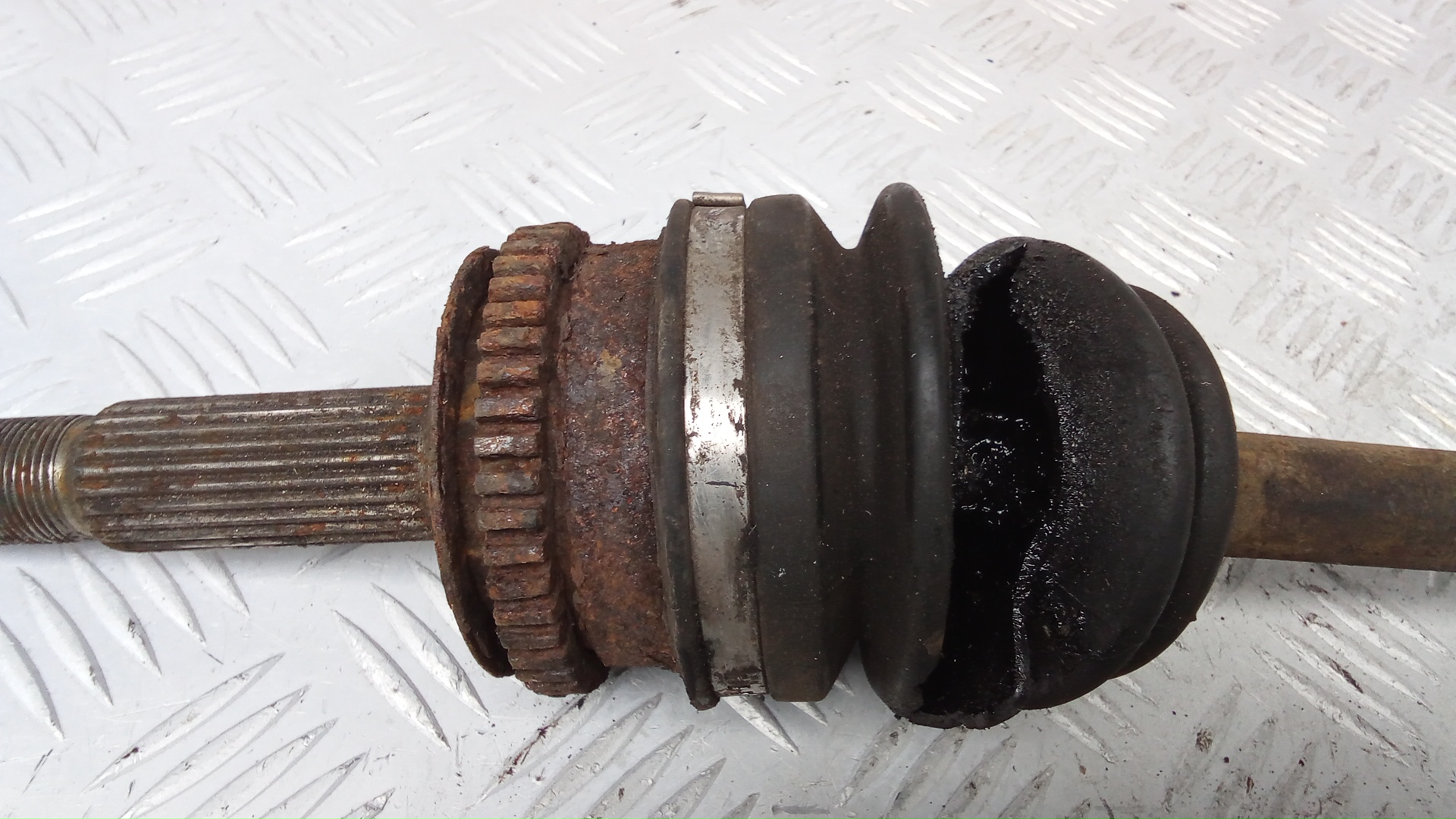 Полуось передняя правая