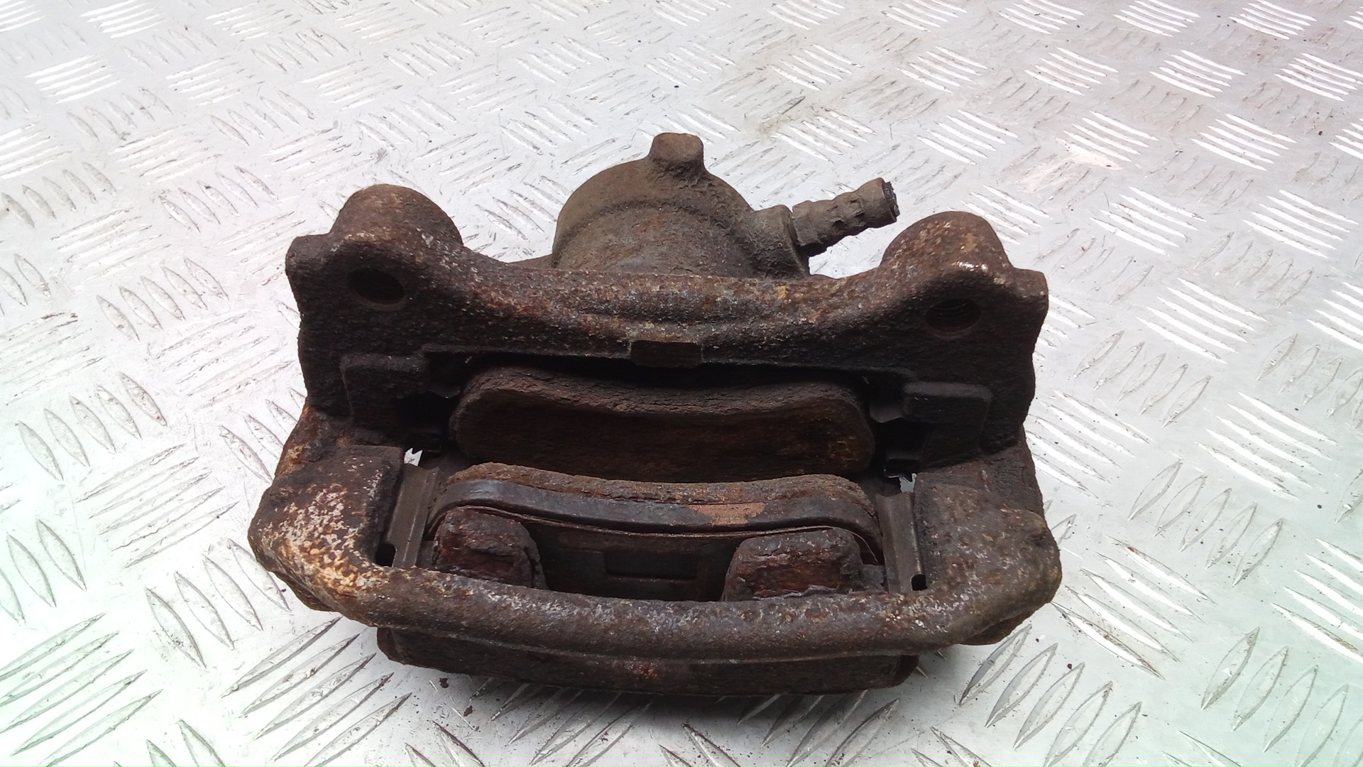 Суппорт задний левый