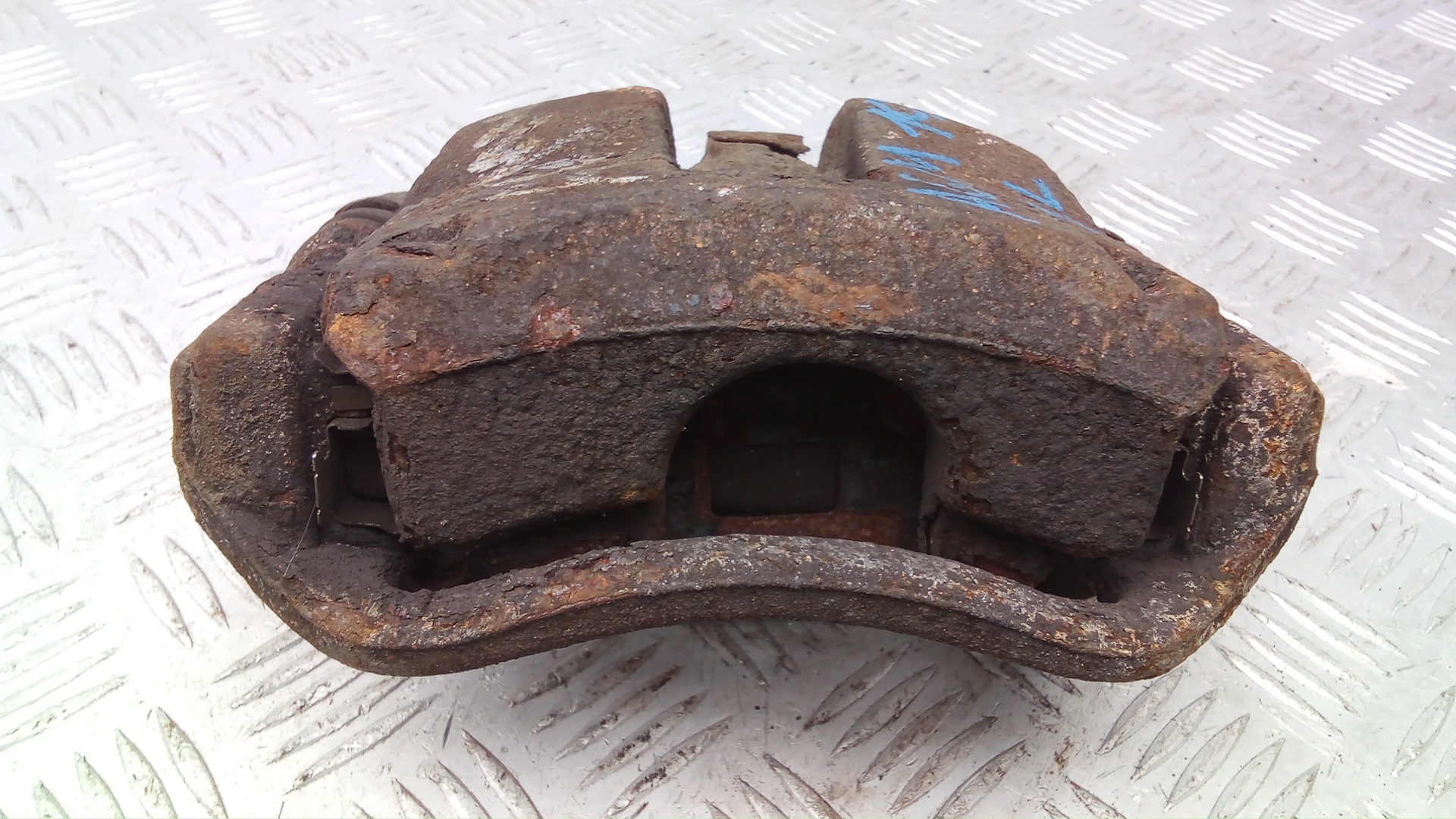 Суппорт задний левый