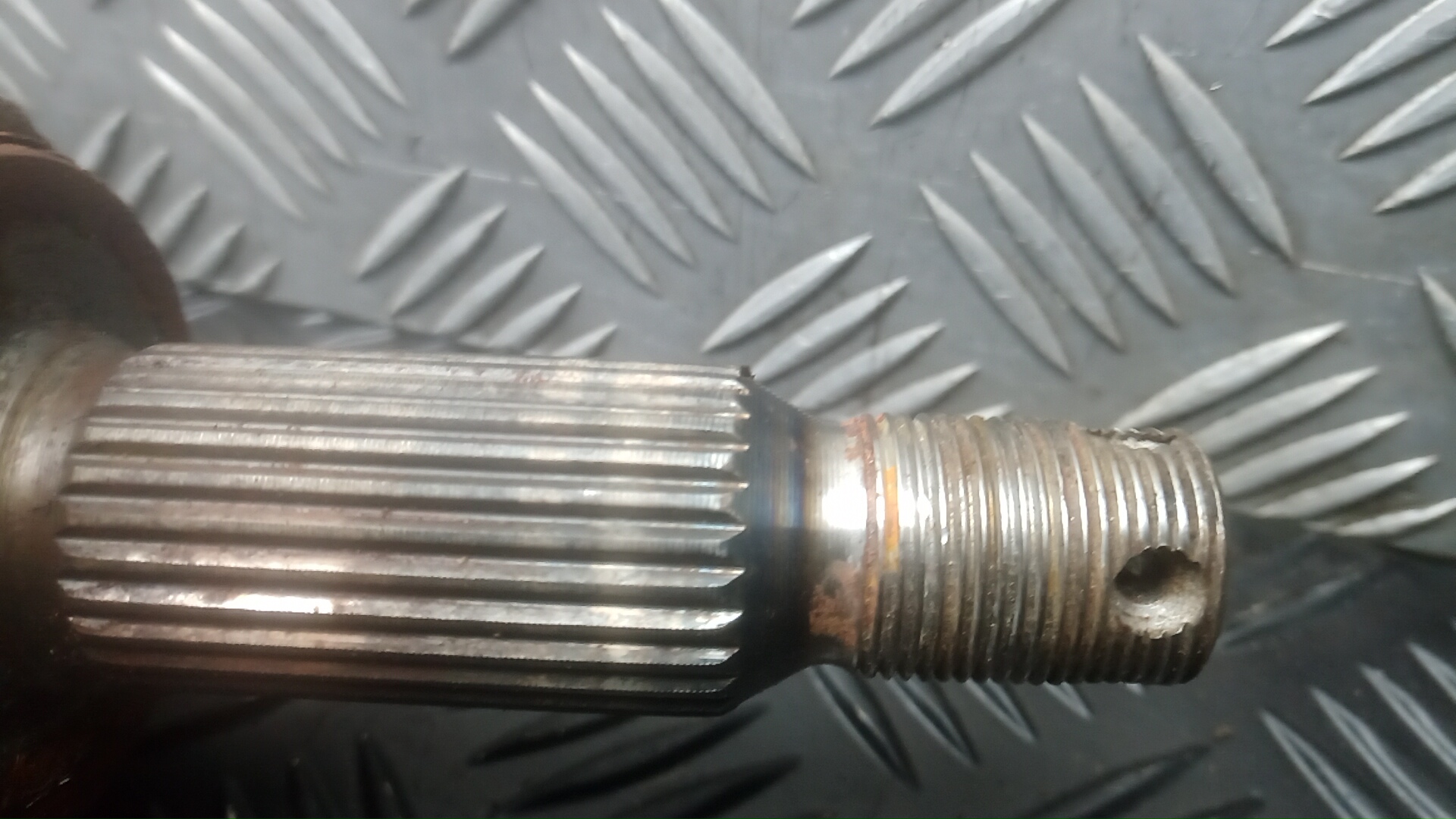 Полуось передняя правая