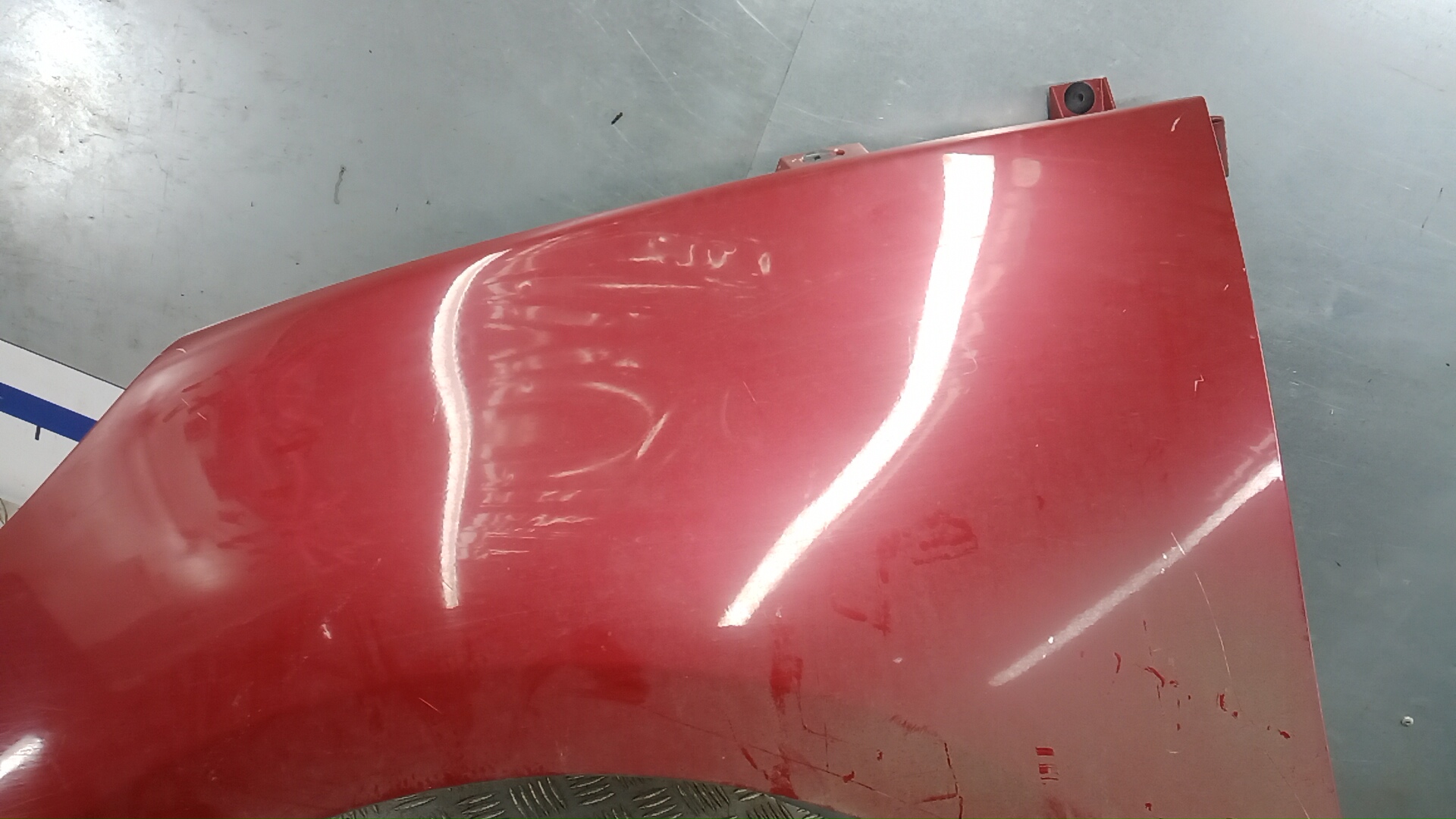 Крыло переднее левое