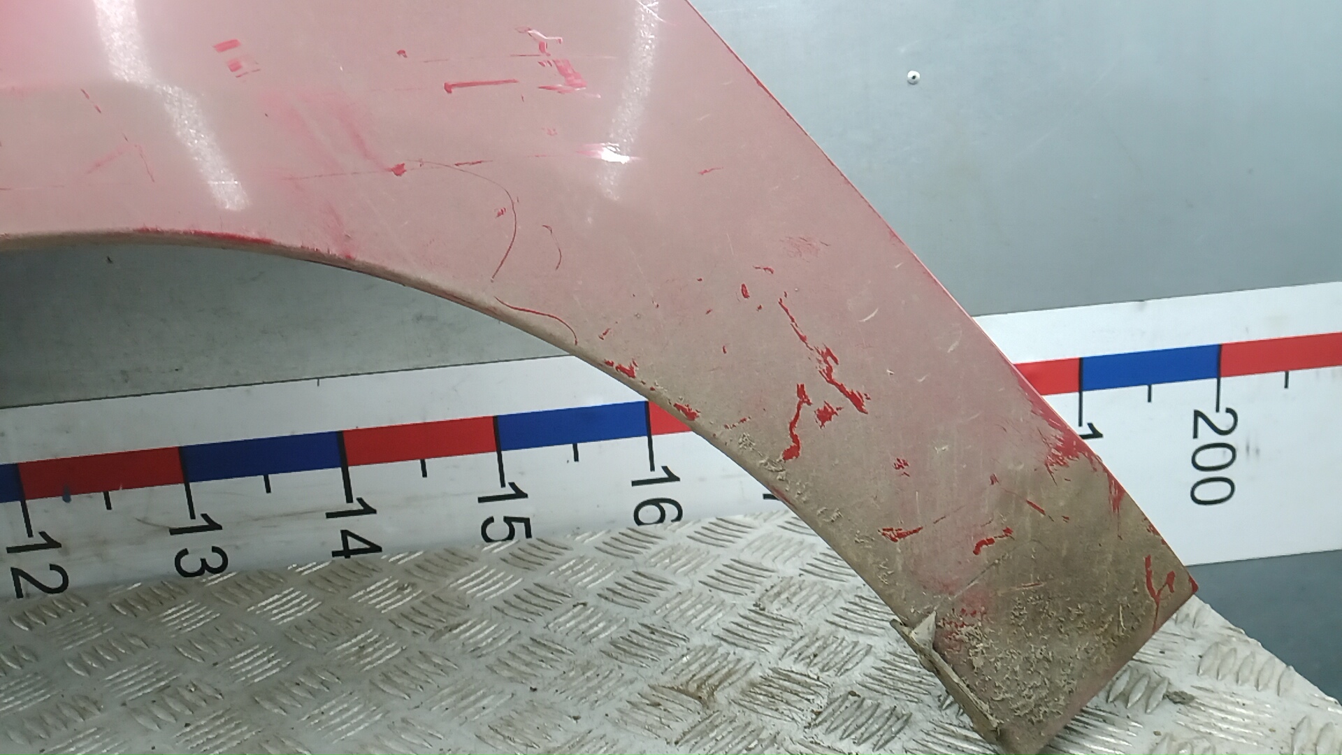 Крыло переднее левое