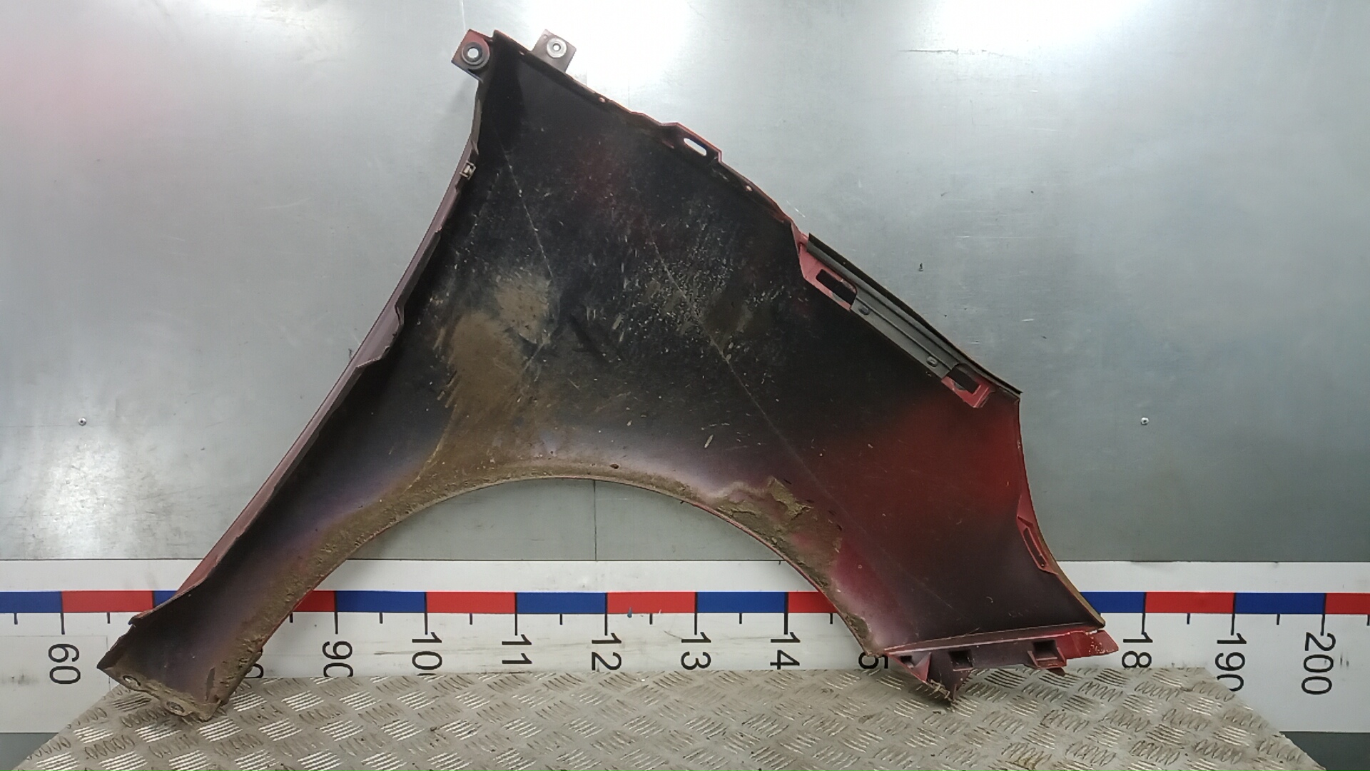 Крыло переднее левое