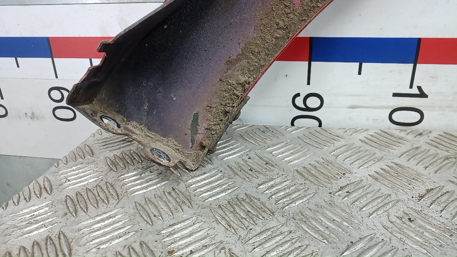 Крыло переднее левое