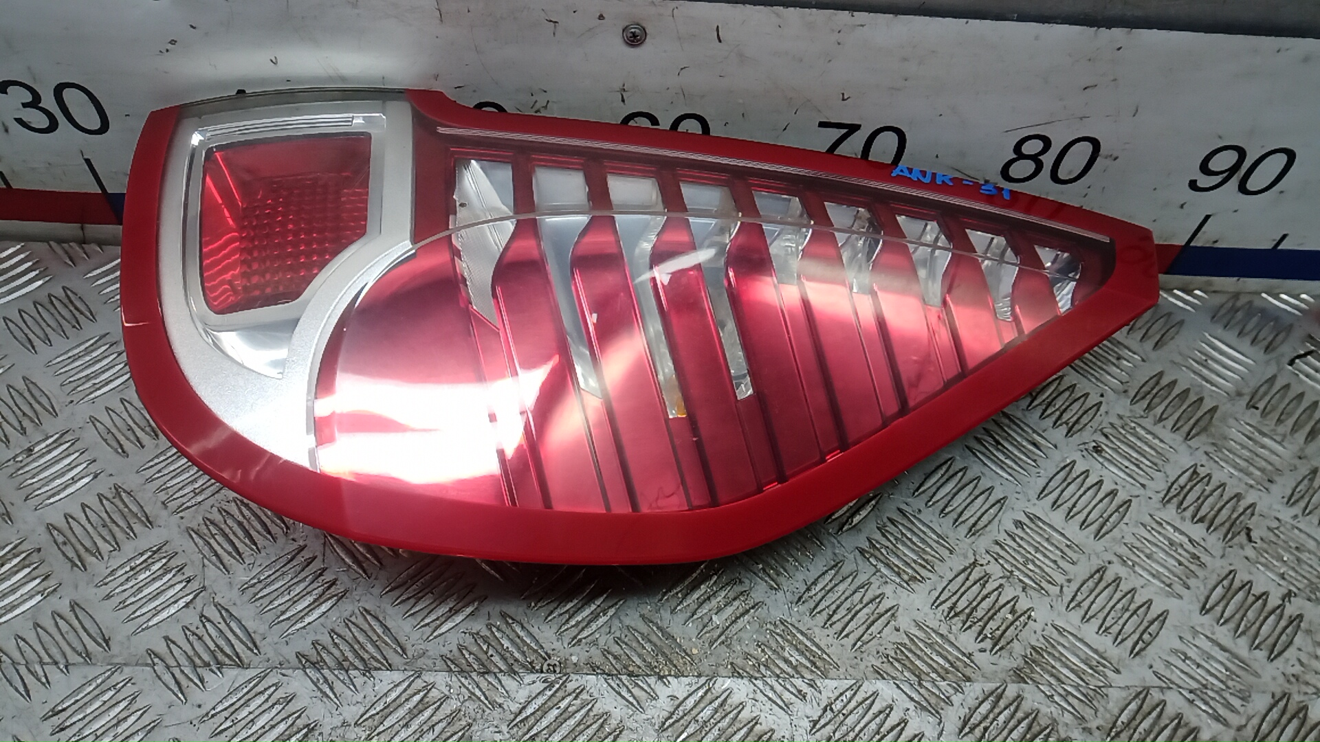 Фонарь задний правый