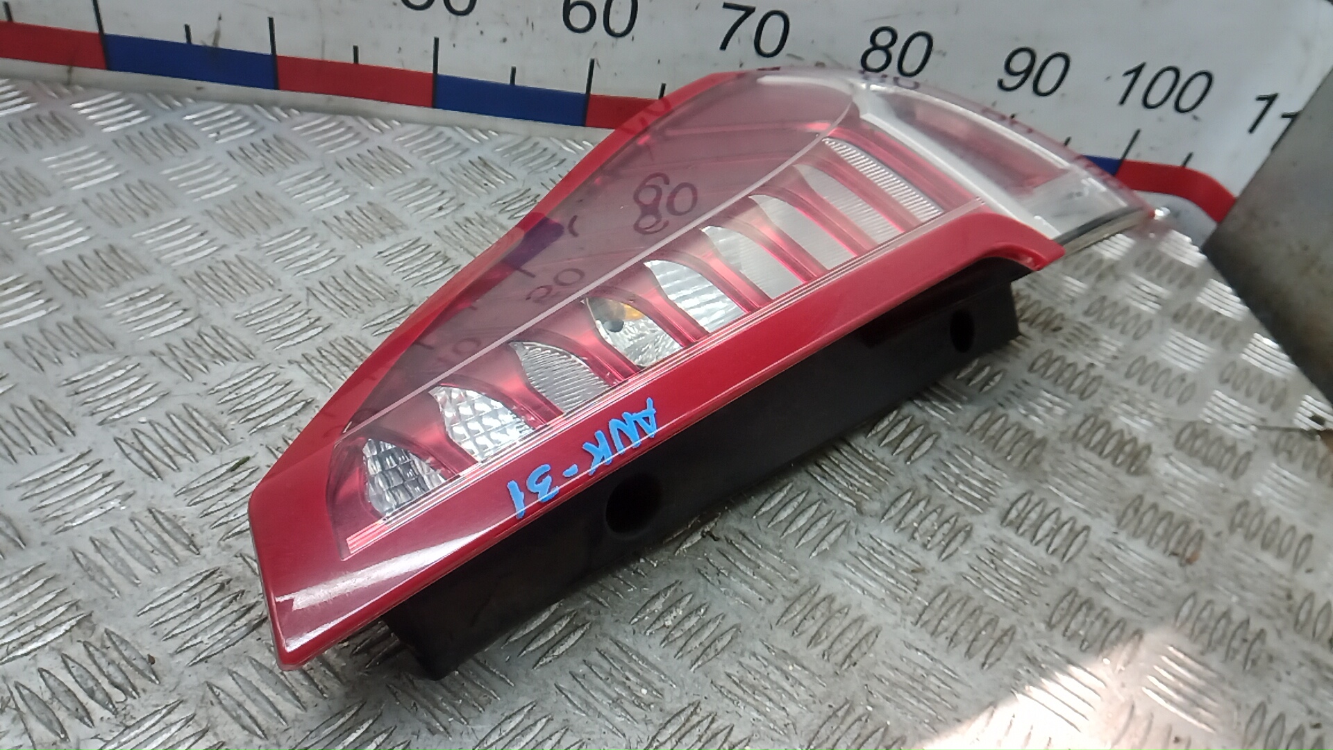 Фонарь задний правый