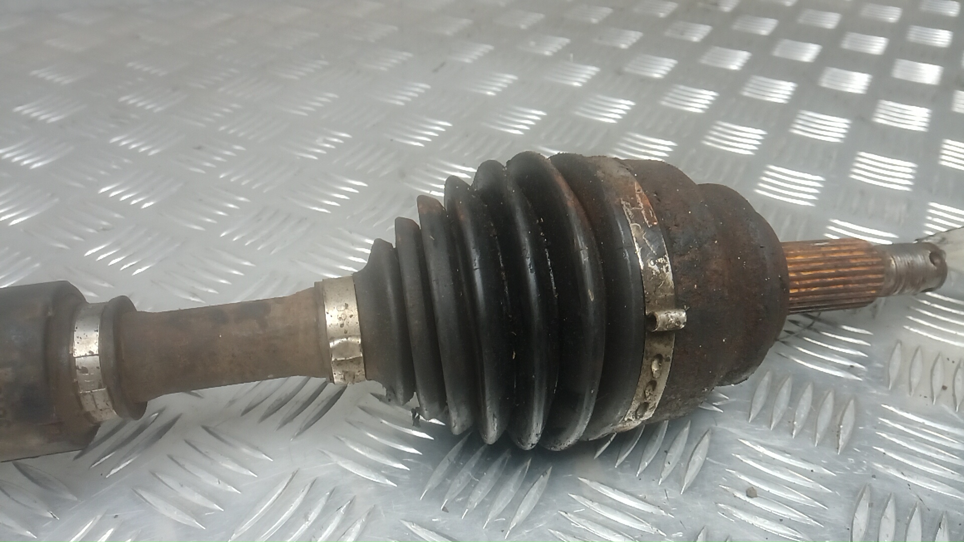 Полуось передняя левая