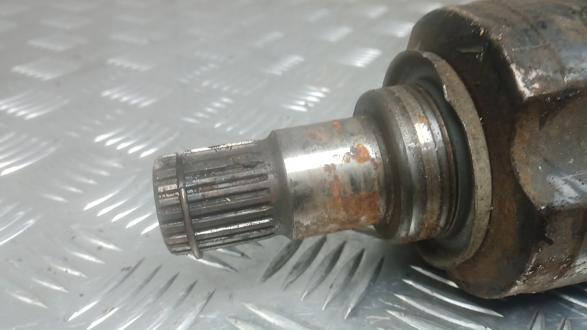 Полуось передняя левая