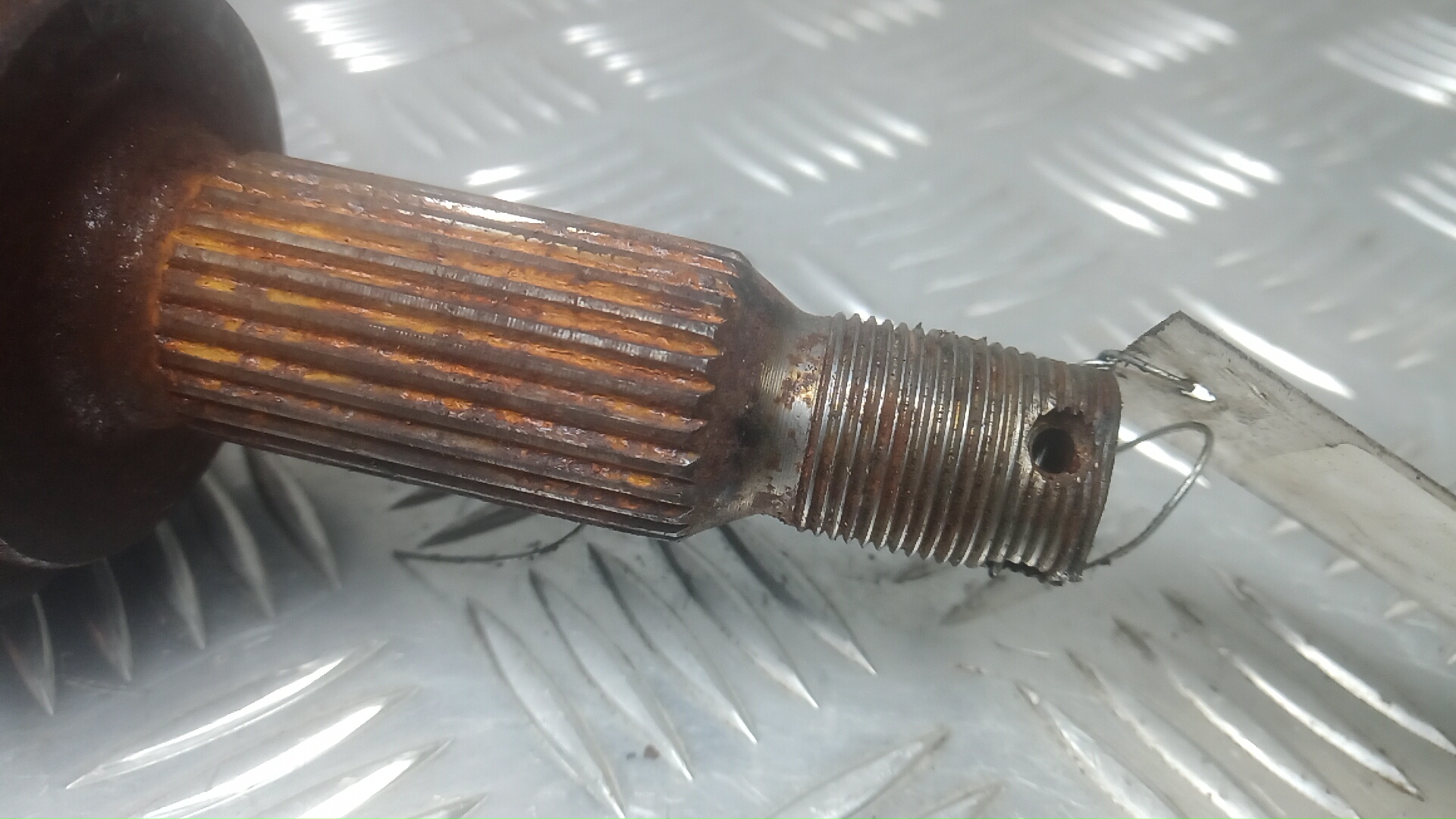 Полуось передняя левая