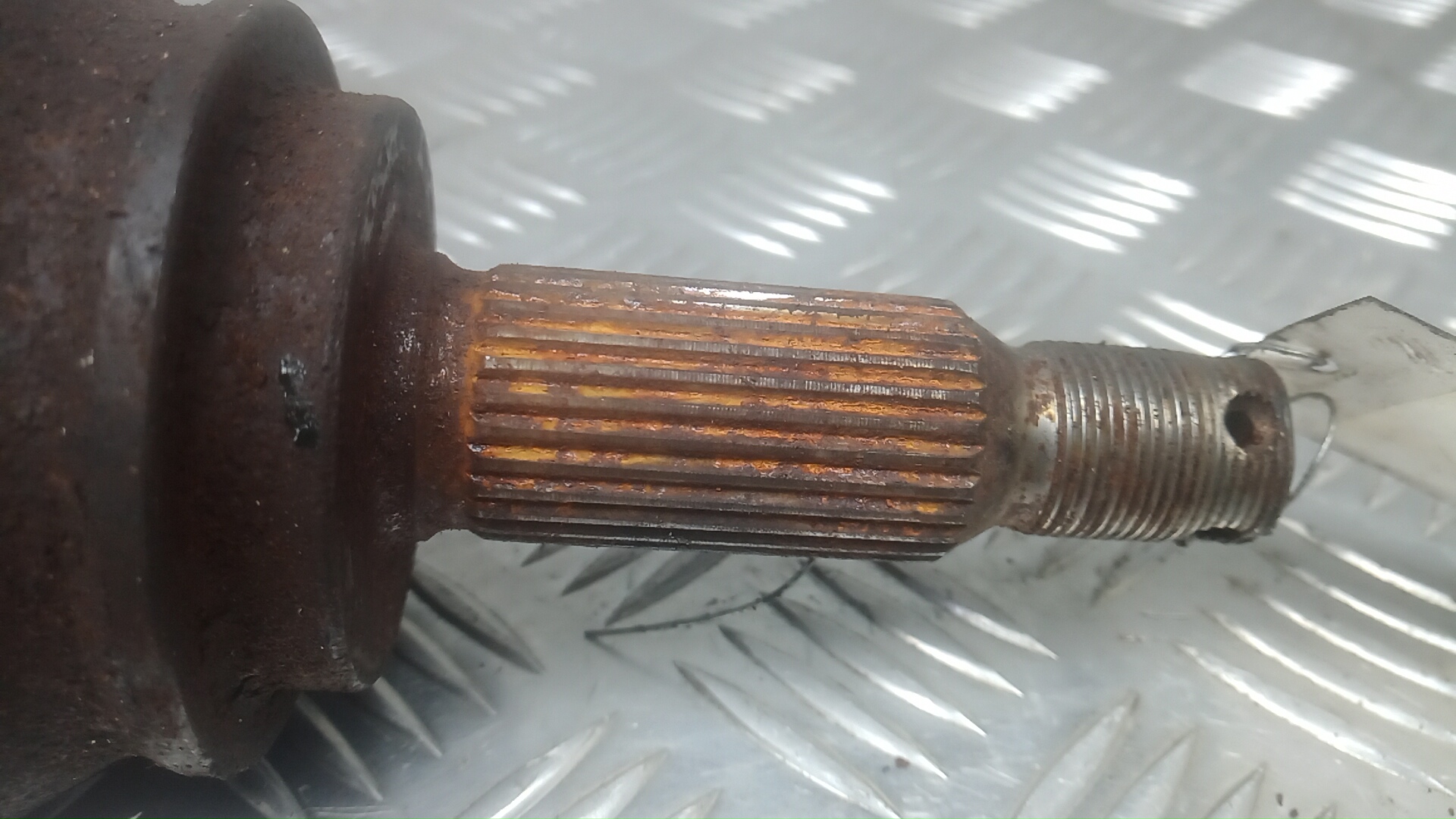 Полуось передняя левая