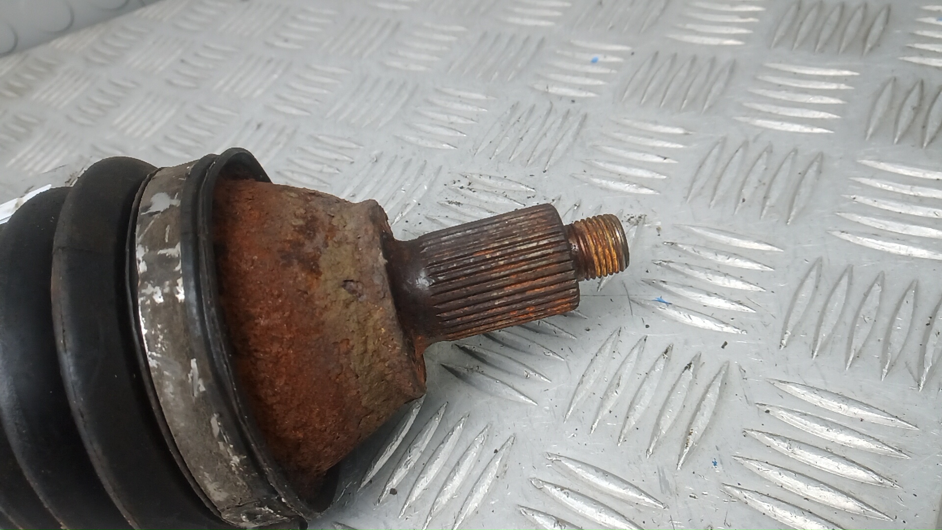 Полуось передняя левая