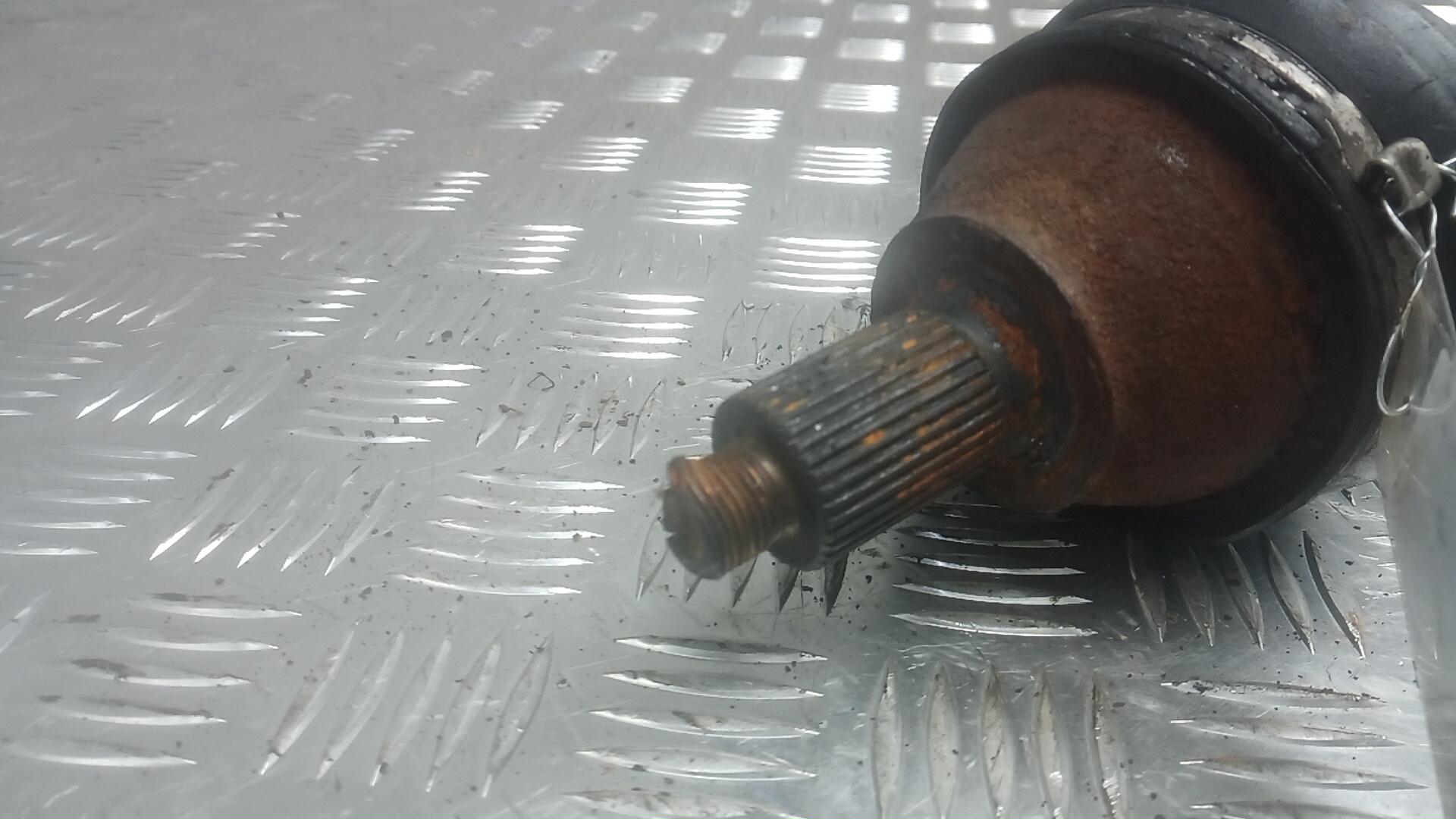 Полуось передняя правая