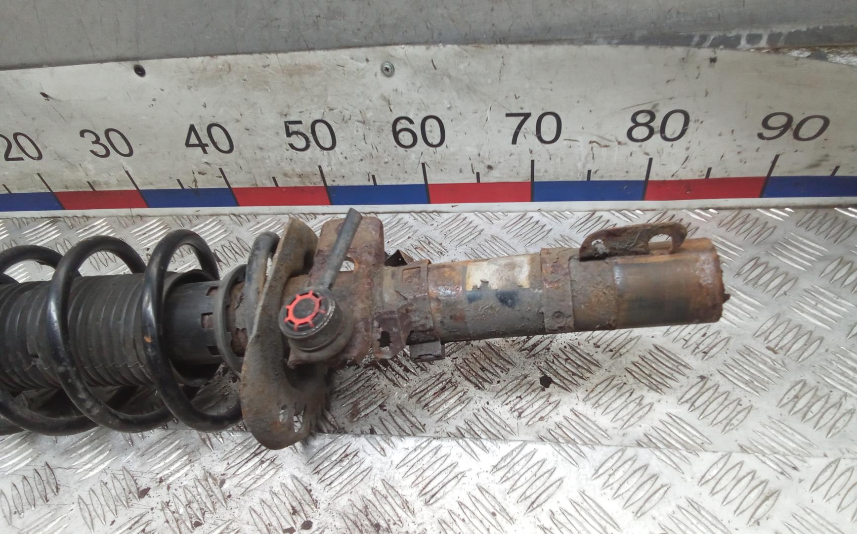 Амортизатор передний правый