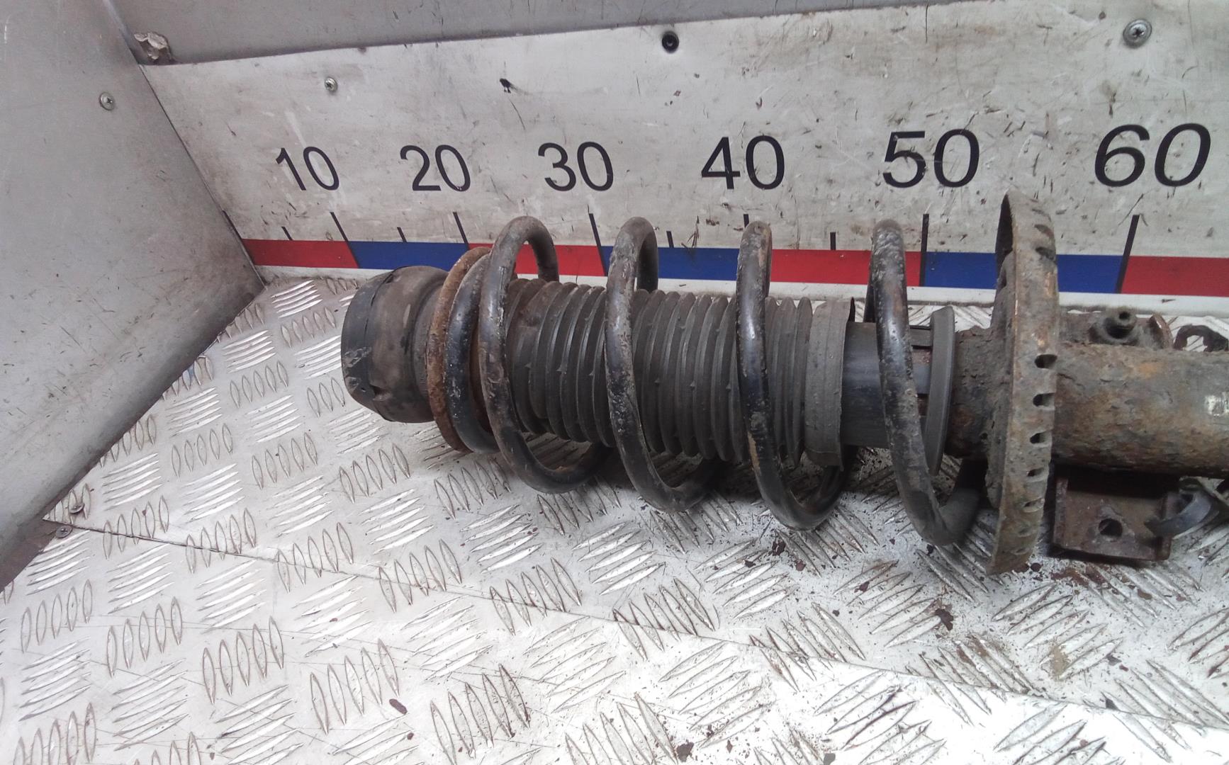 Амортизатор передний правый