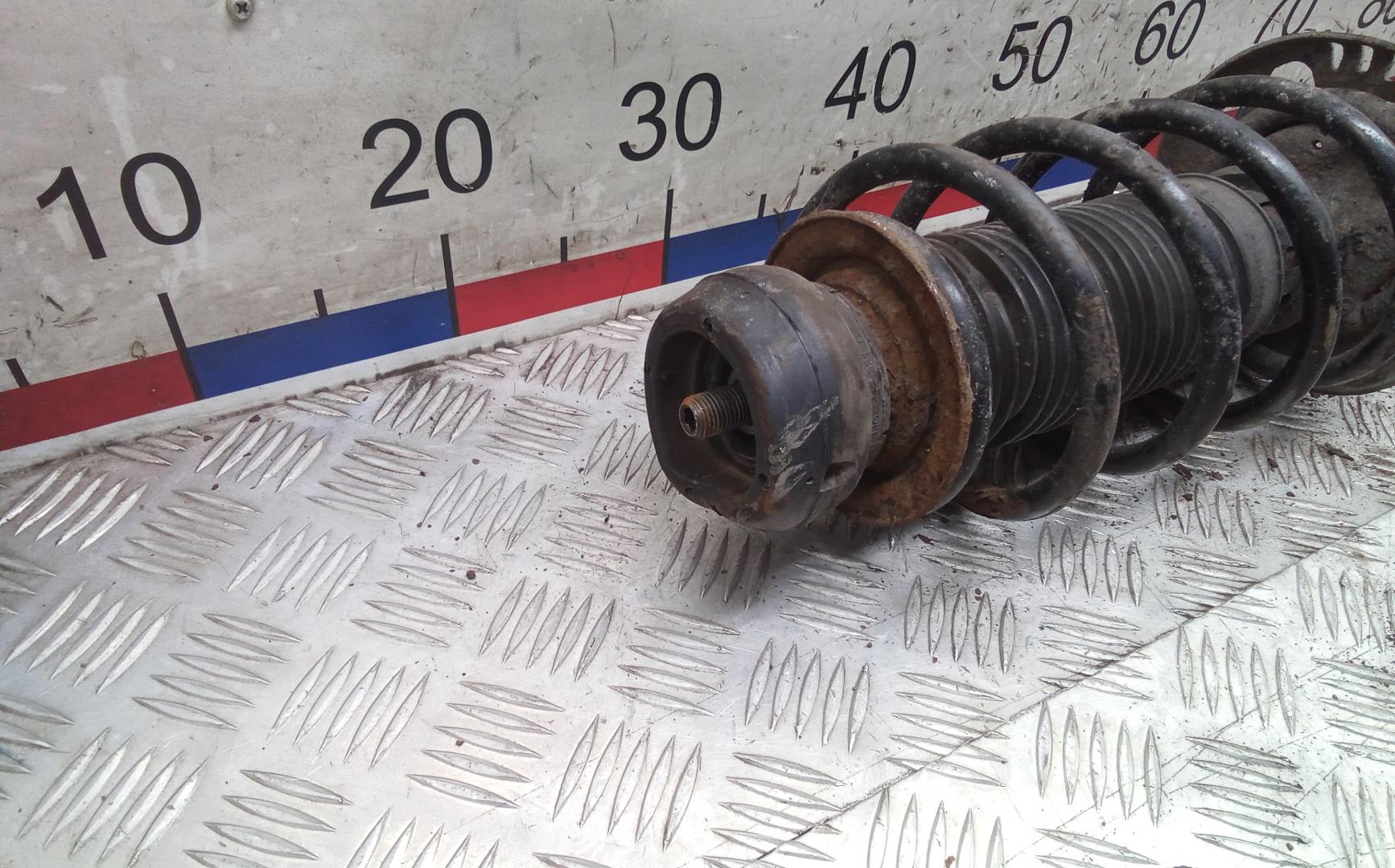 Амортизатор передний правый