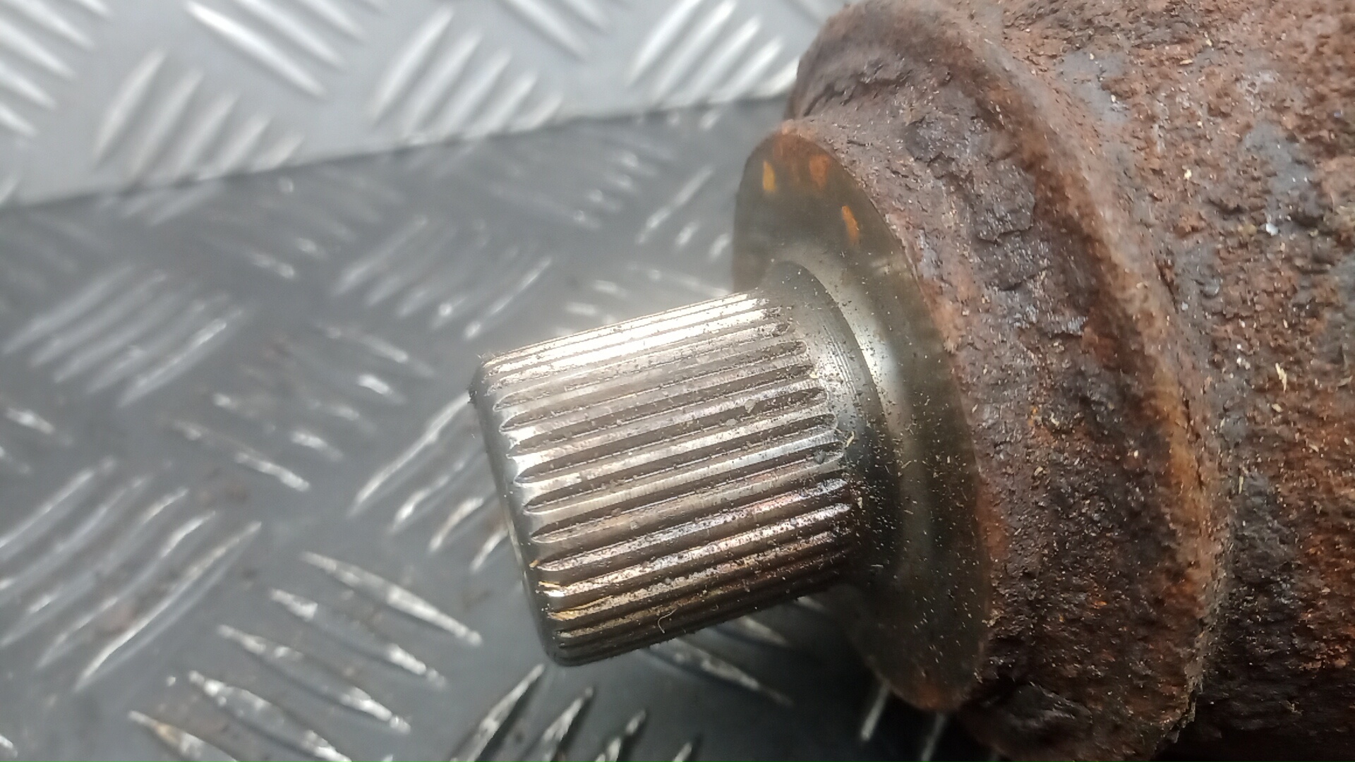 Полуось передняя правая