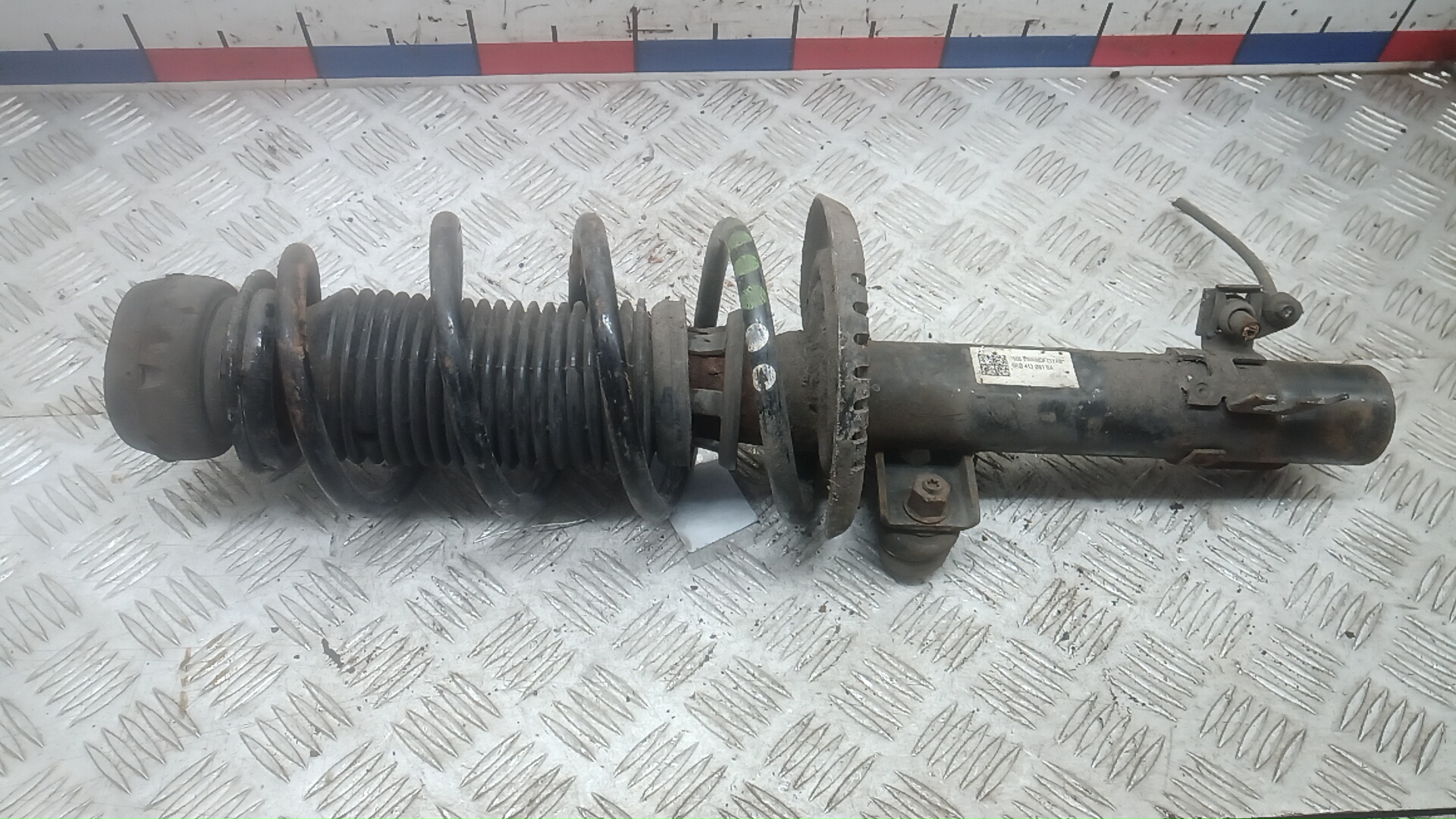 Амортизатор передний левый