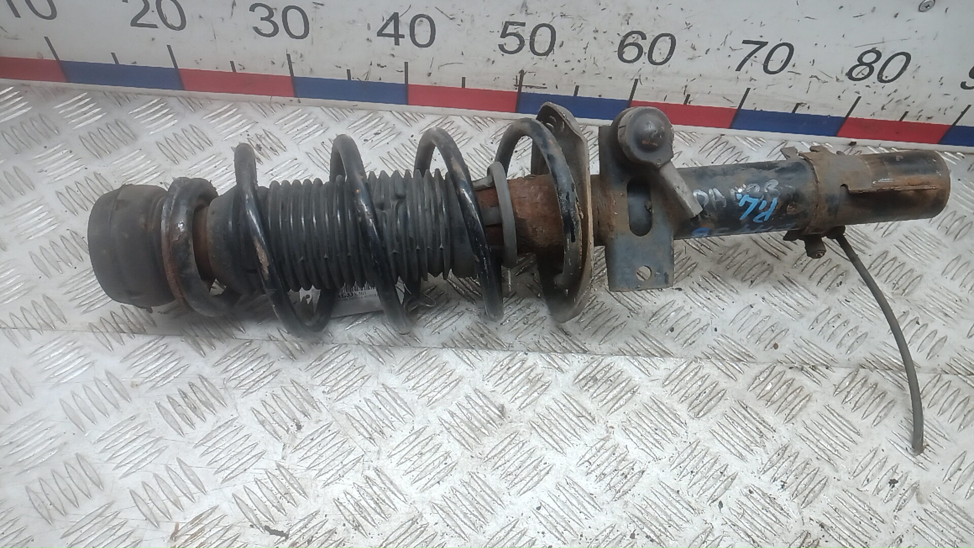 Амортизатор передний левый