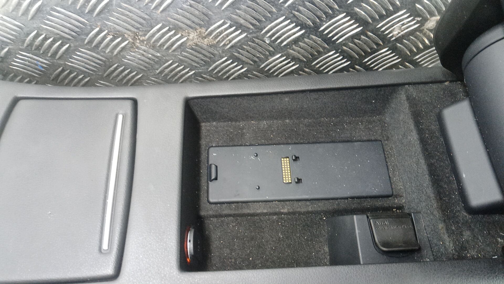 Подлокотник