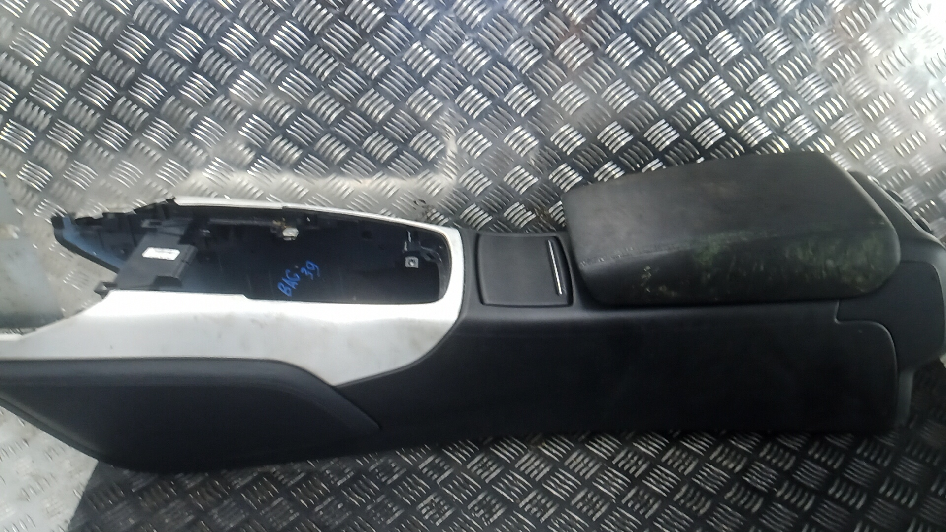 Подлокотник