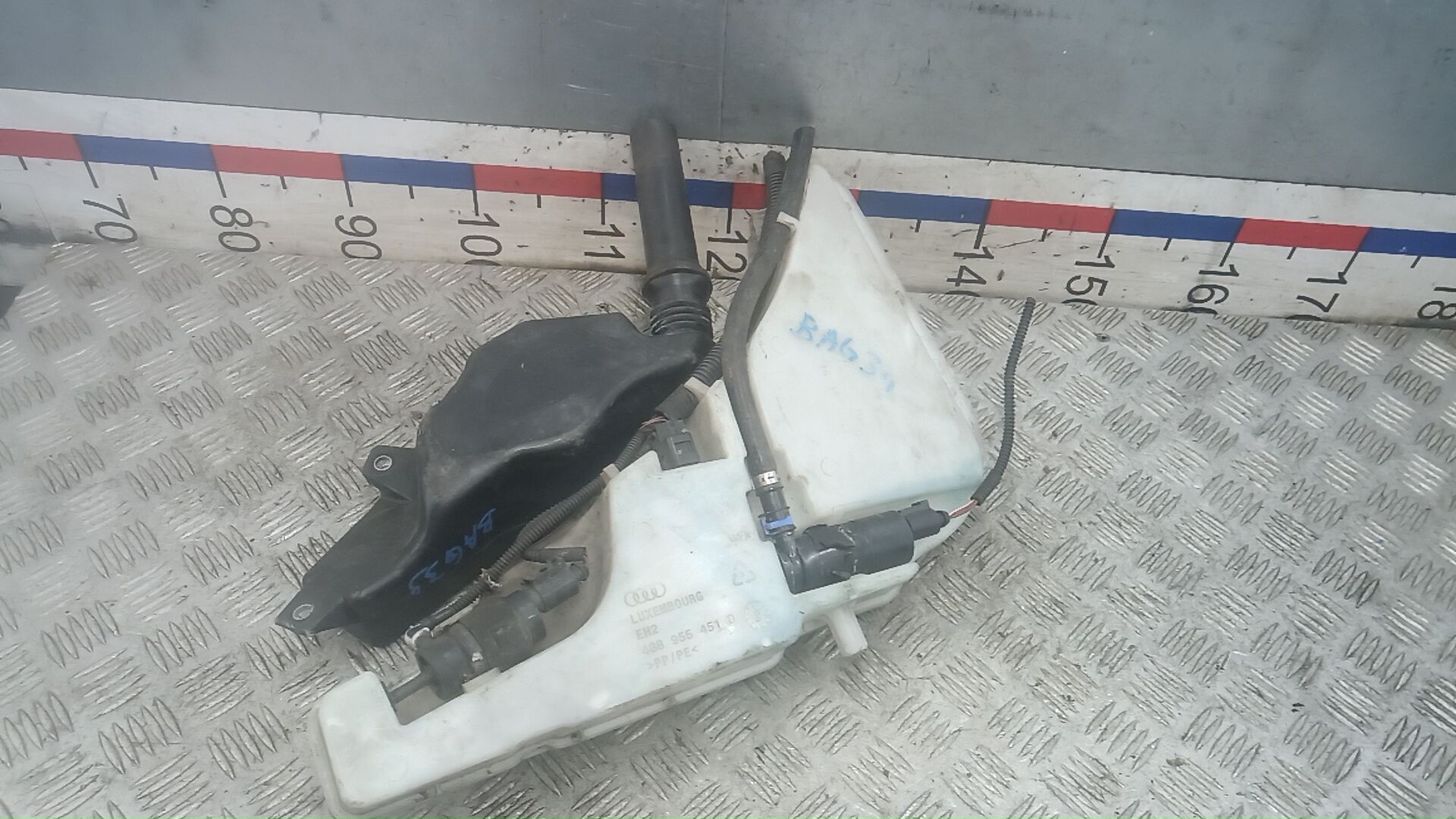 Бачок омывателя лобового стекла