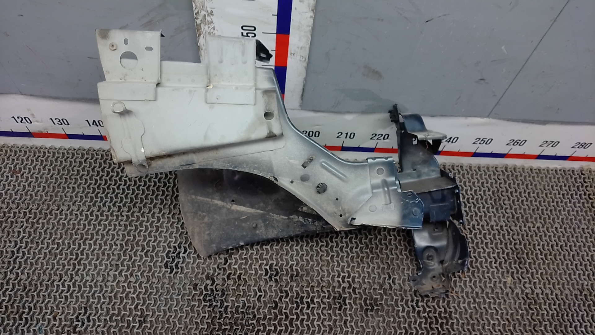 Лонжерон передний правый