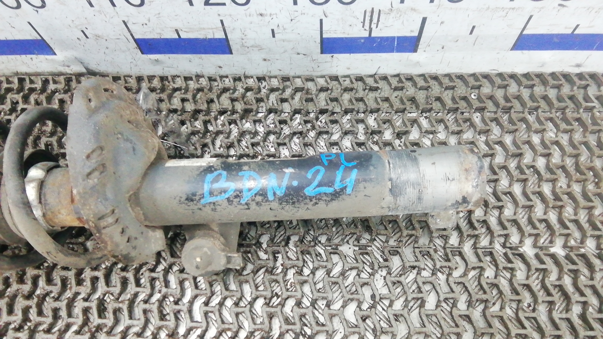 Амортизатор передний левый