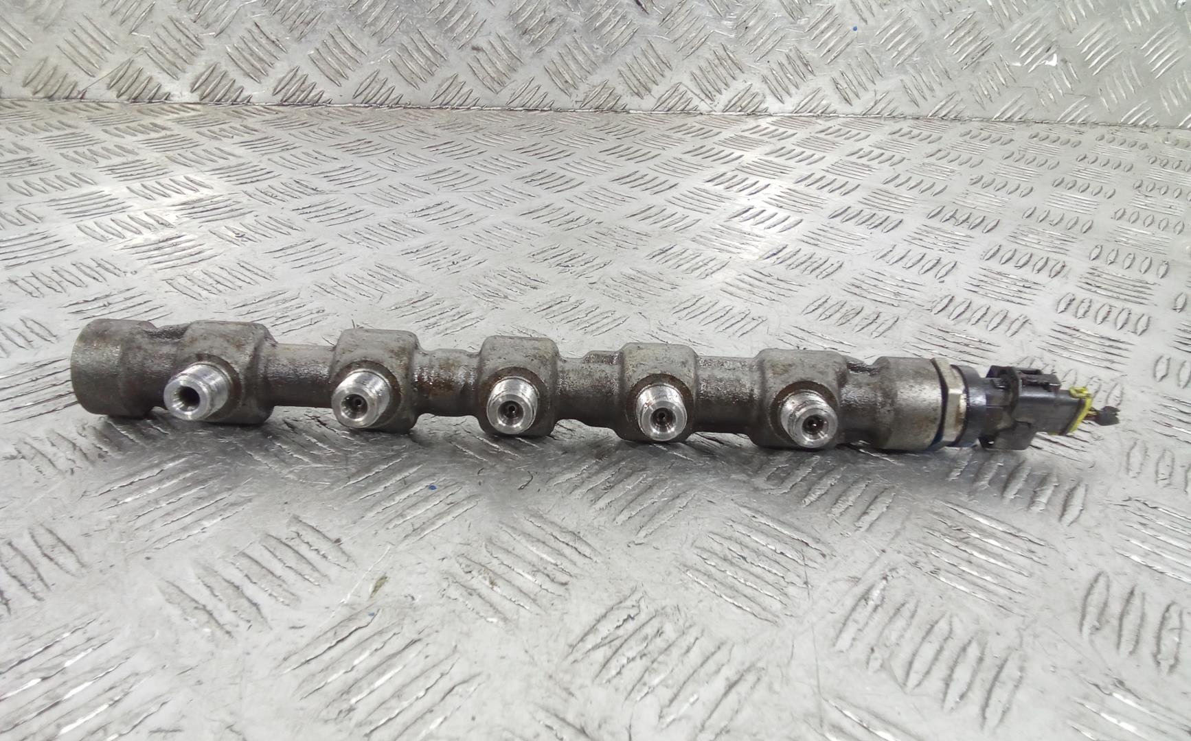 Рейка топливная (рампа)