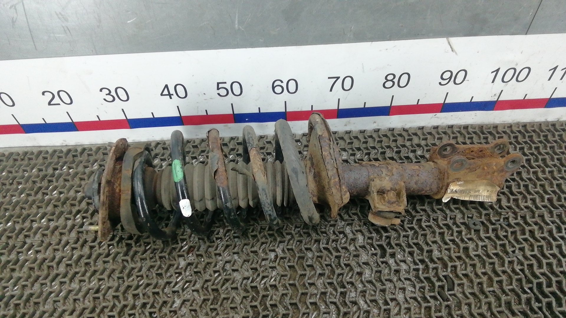 Амортизатор передний правый