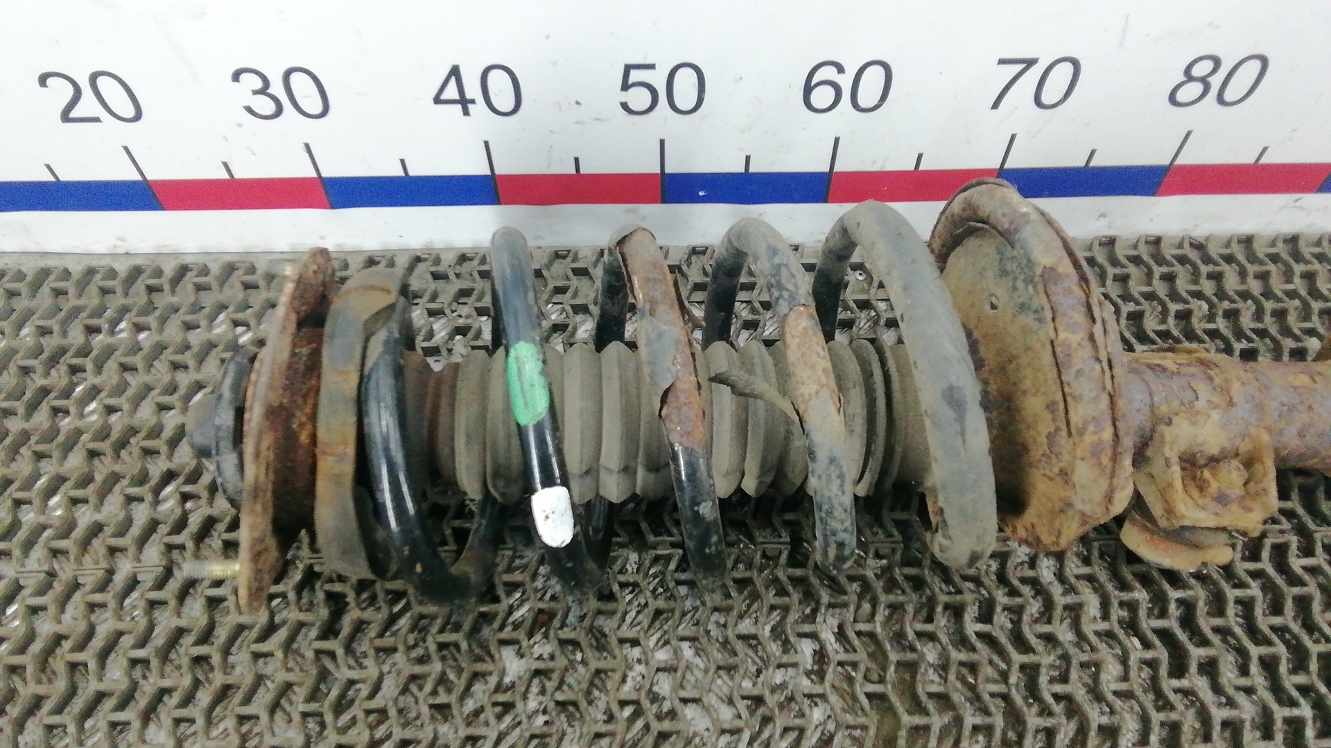 Амортизатор передний правый