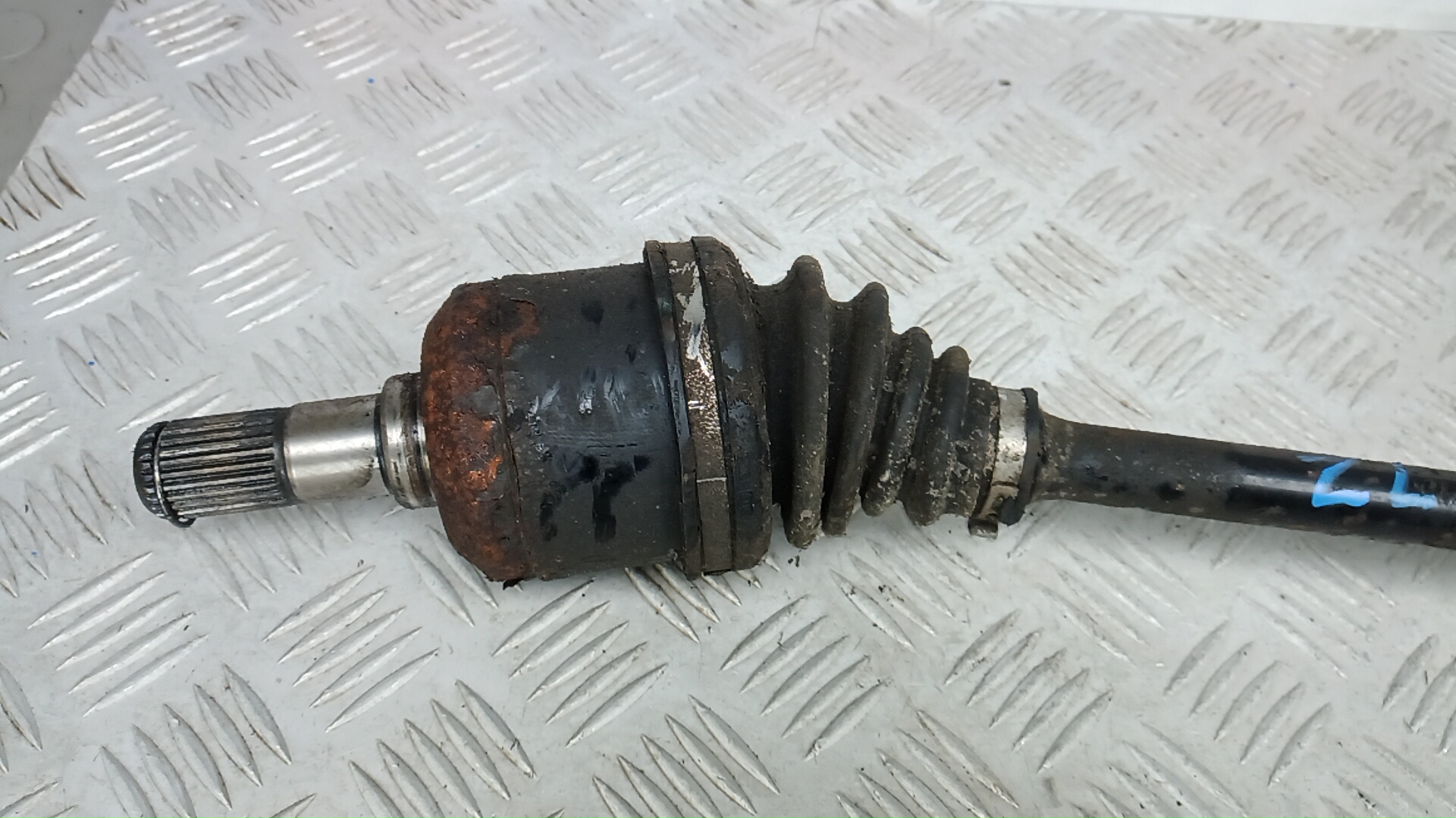 Полуось задняя левая