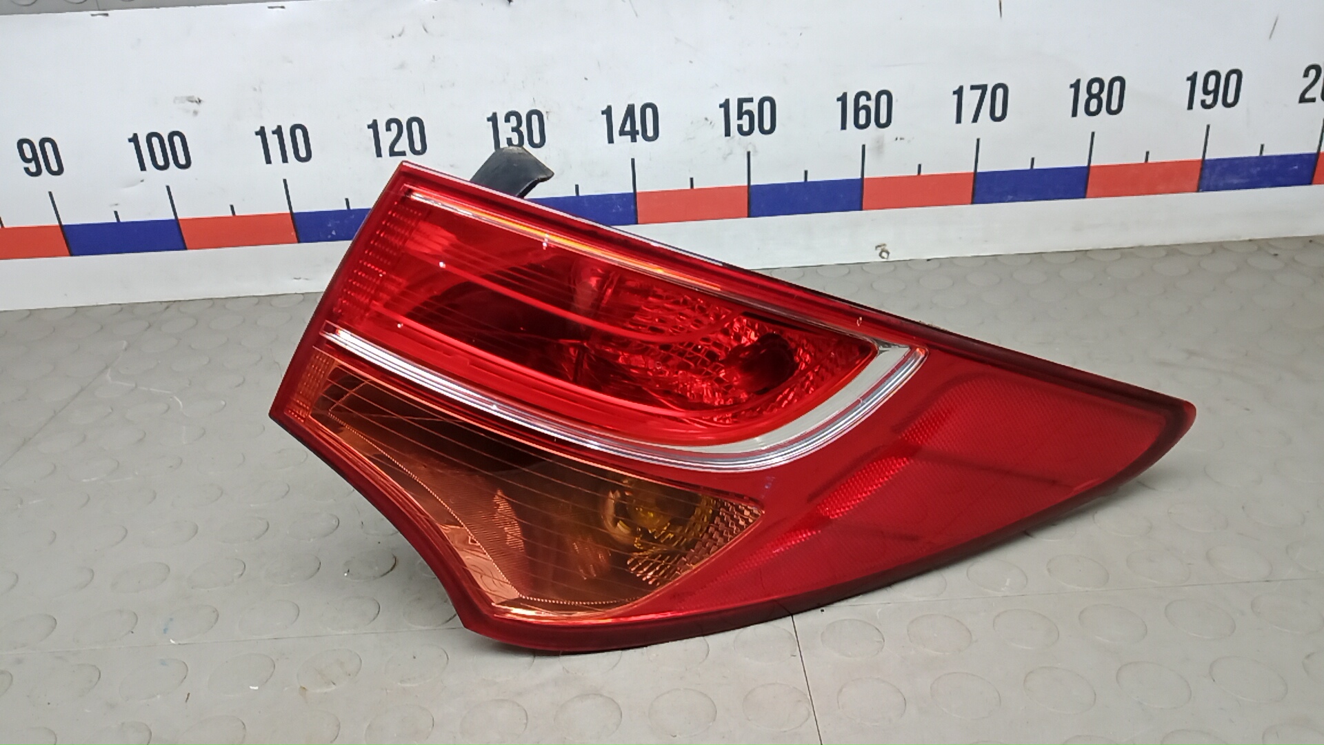 Фонарь задний правый