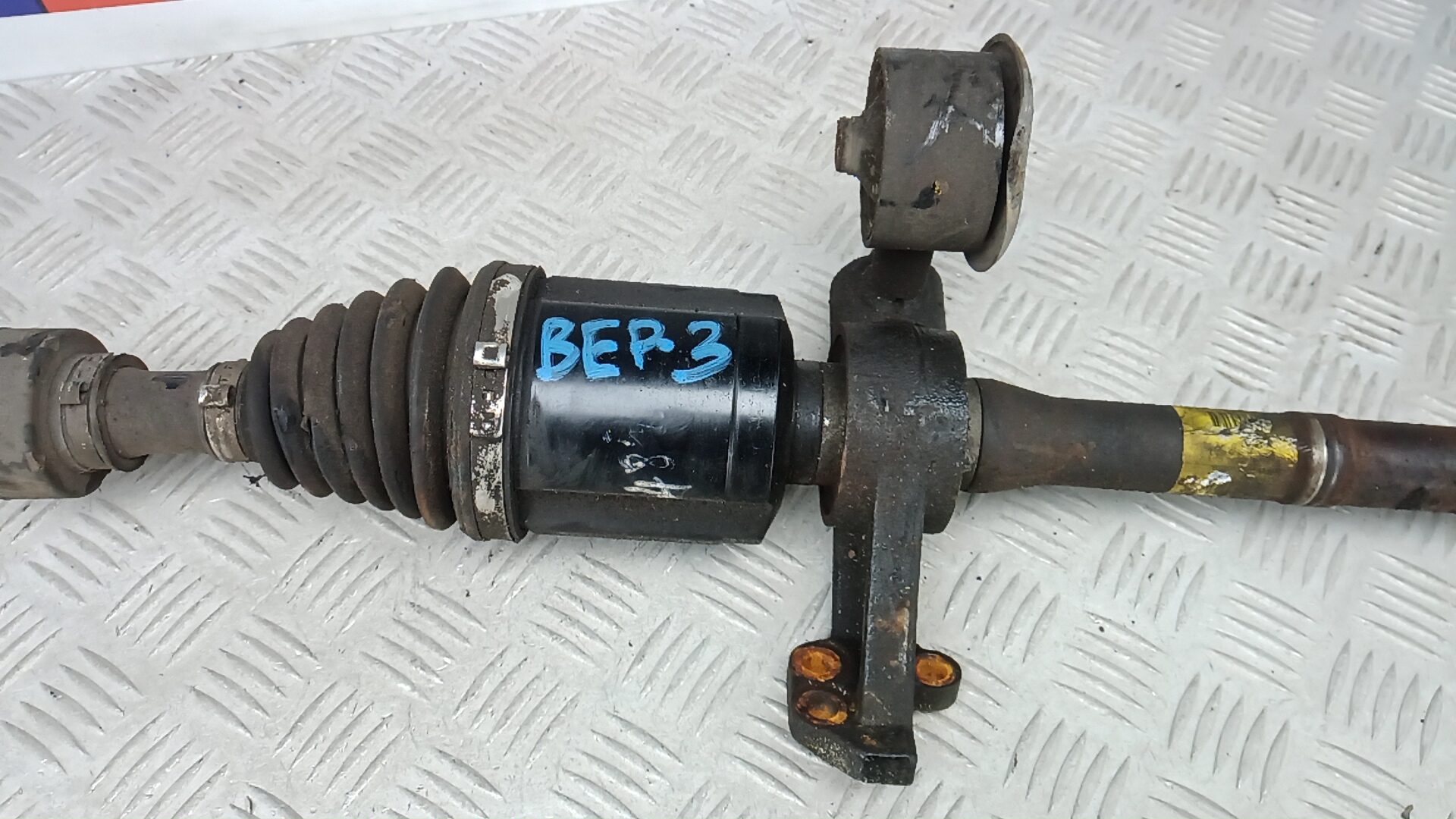 Полуось передняя правая