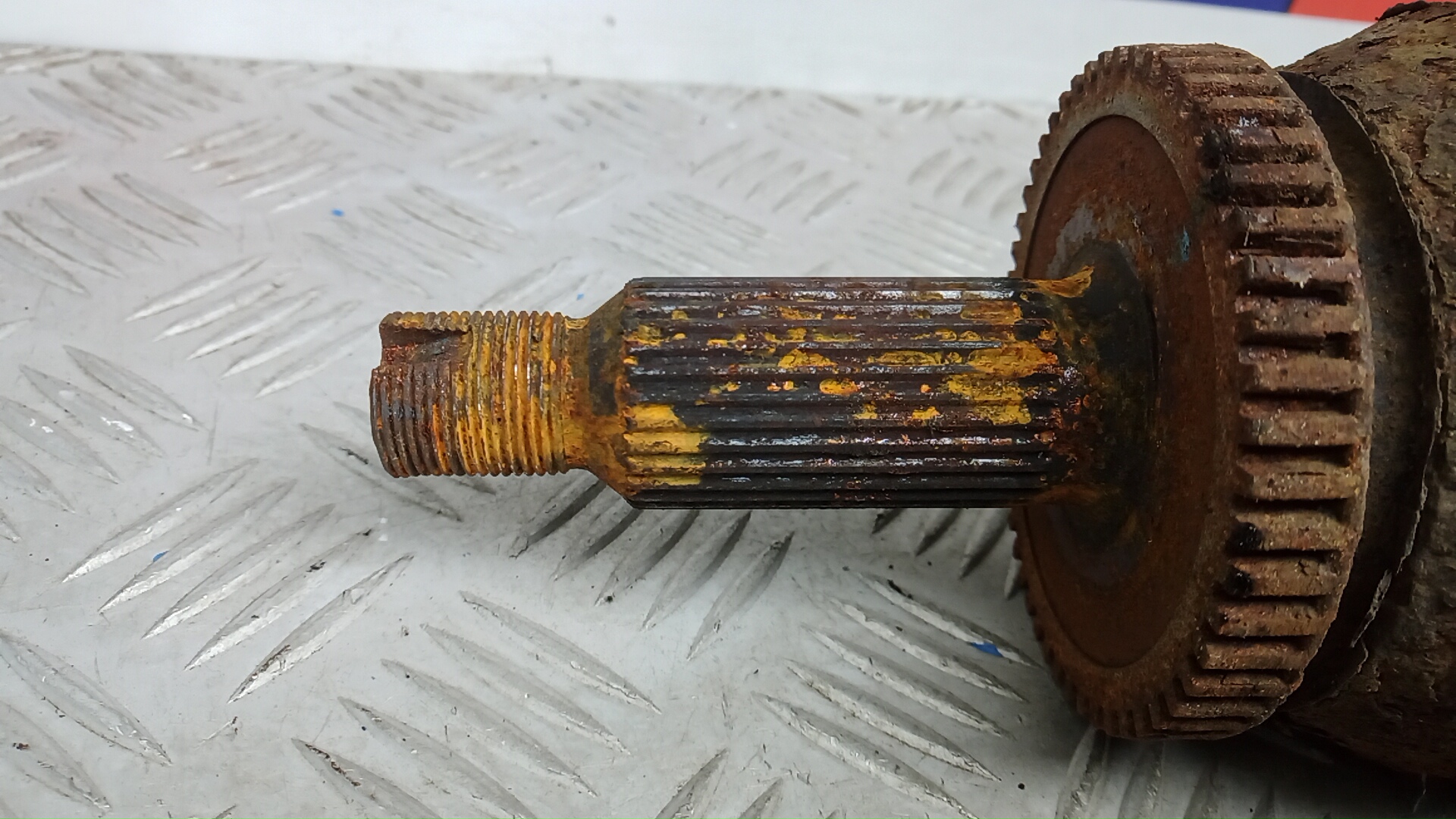 Полуось передняя правая