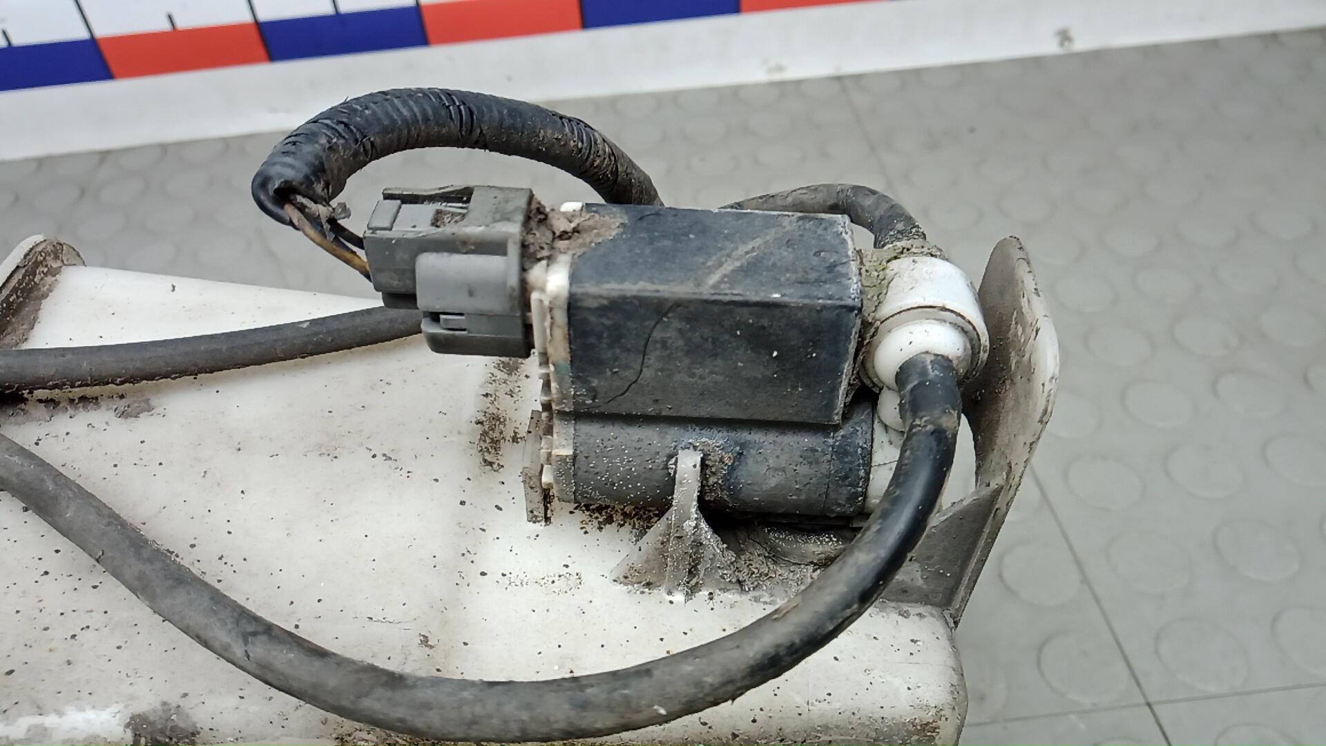 Бачок омывателя лобового стекла