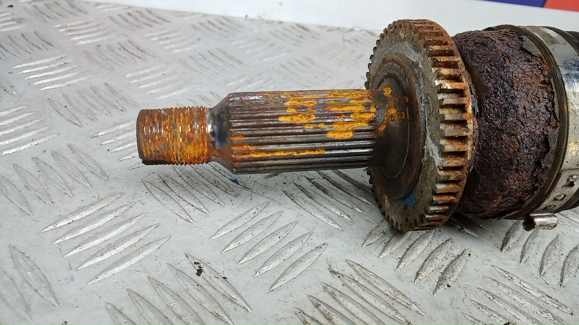 Полуось задняя правая