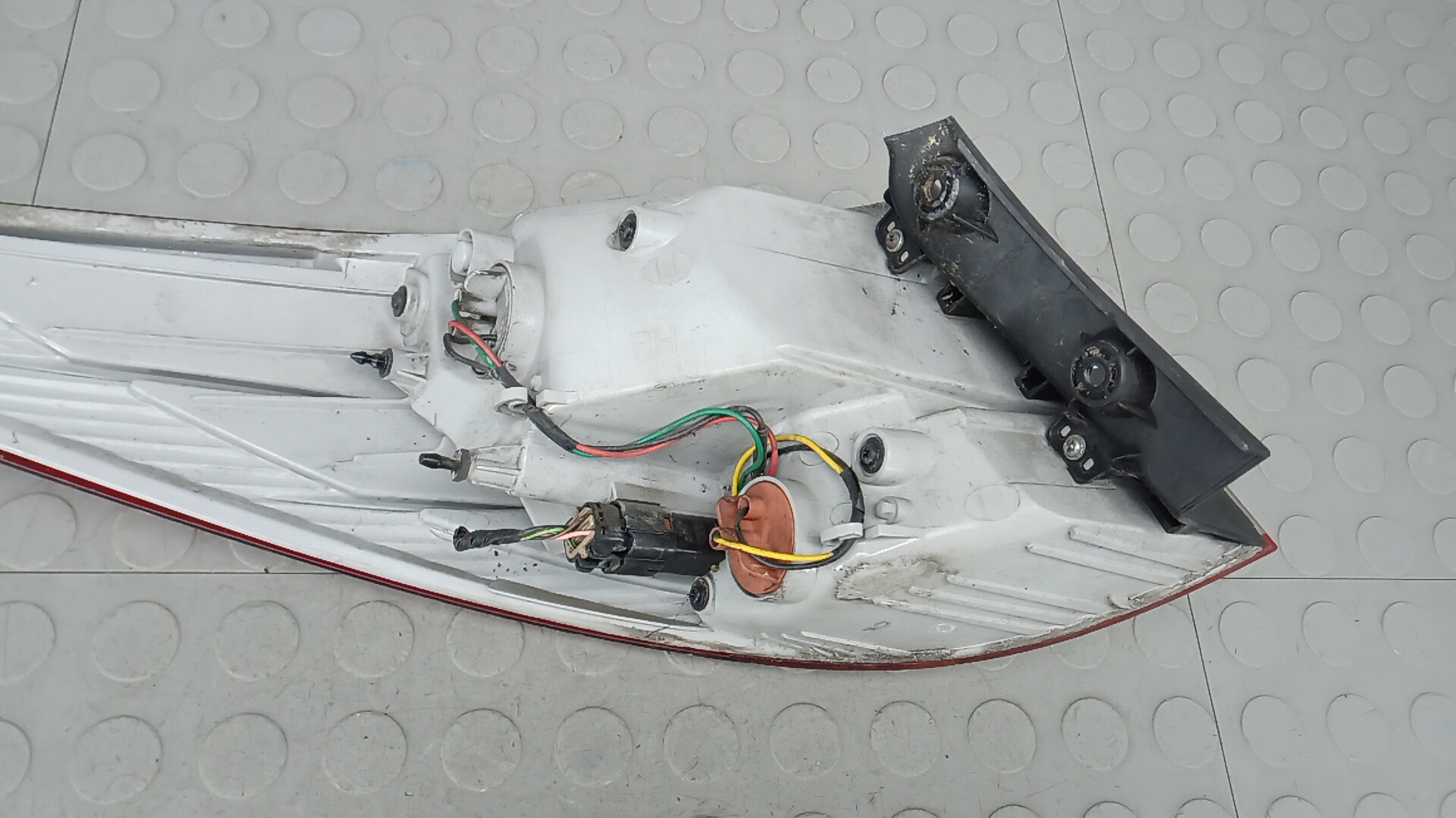 Фонарь задний правый