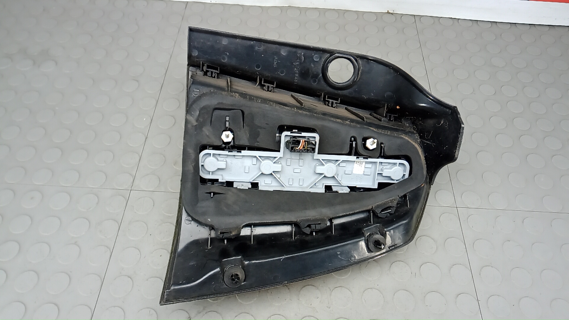 Фонарь задний левый