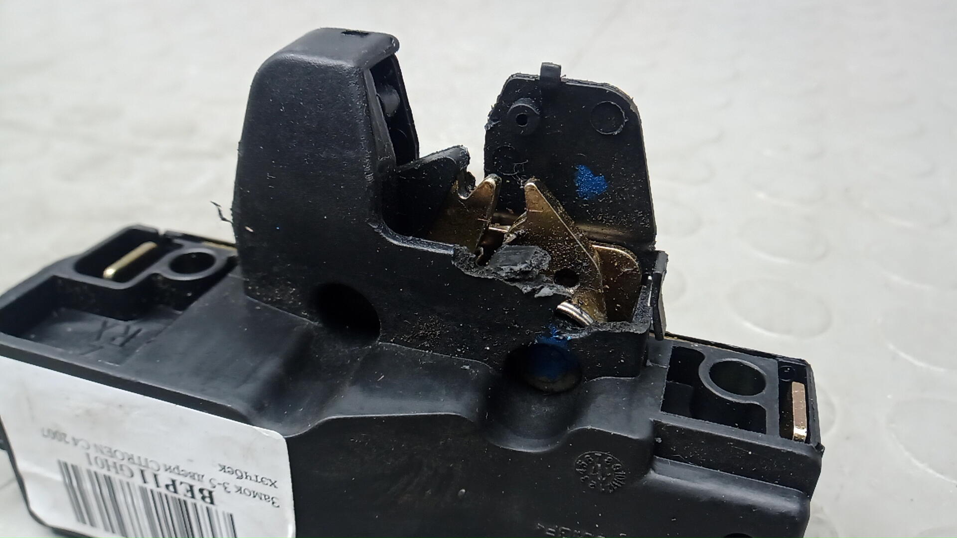 Замок багажника