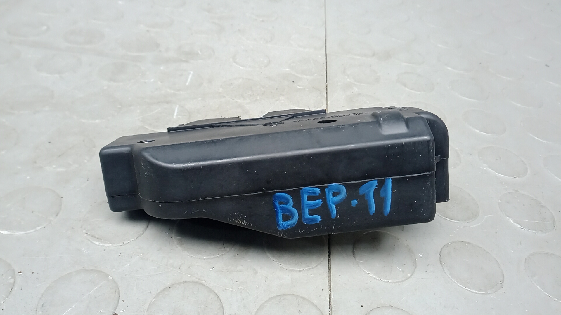 Замок багажника