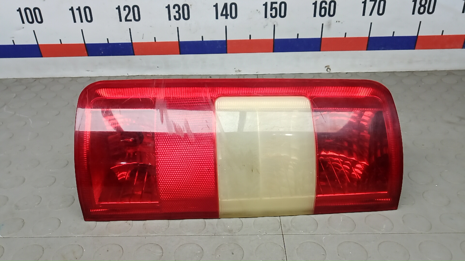 Фонарь задний левый