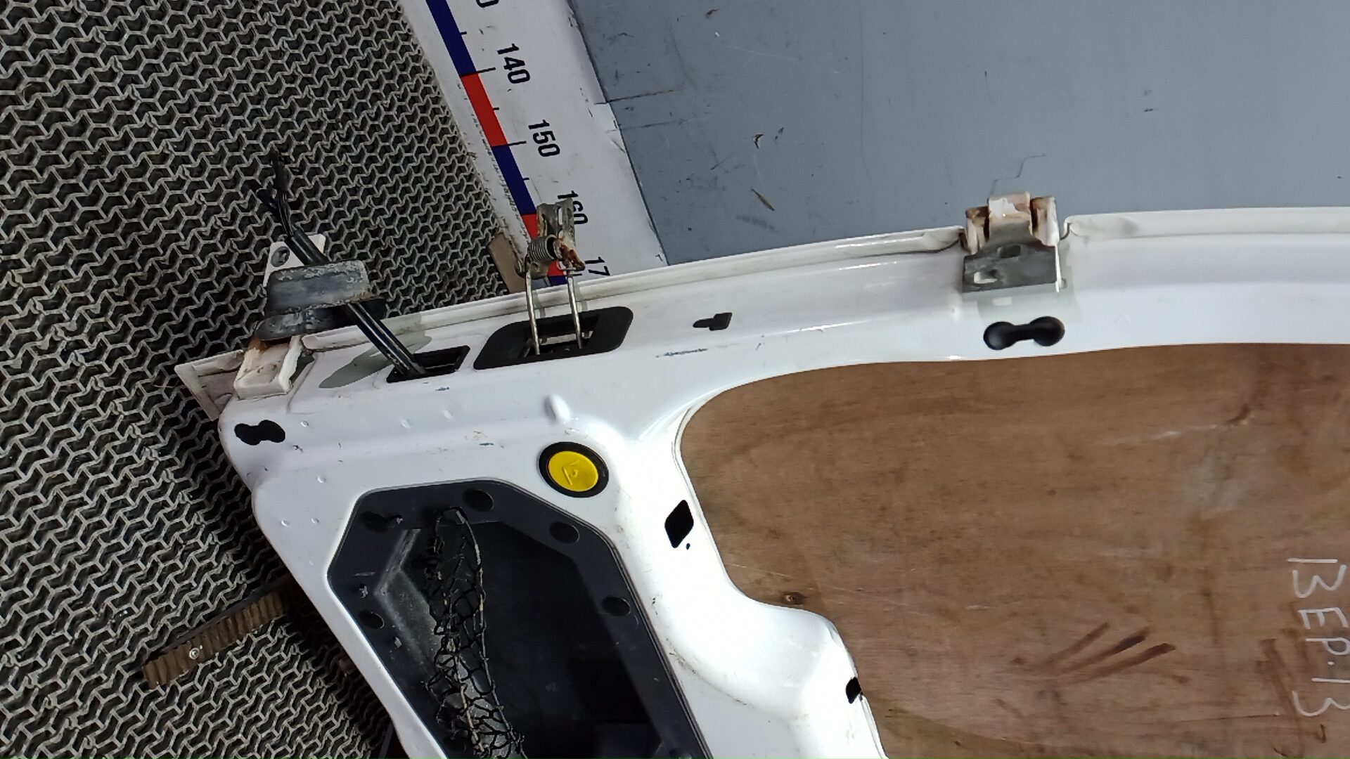 Дверь багажника правая