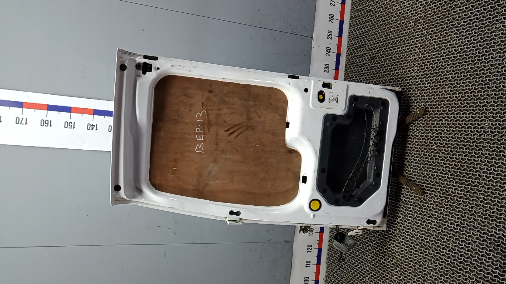 Дверь багажника правая