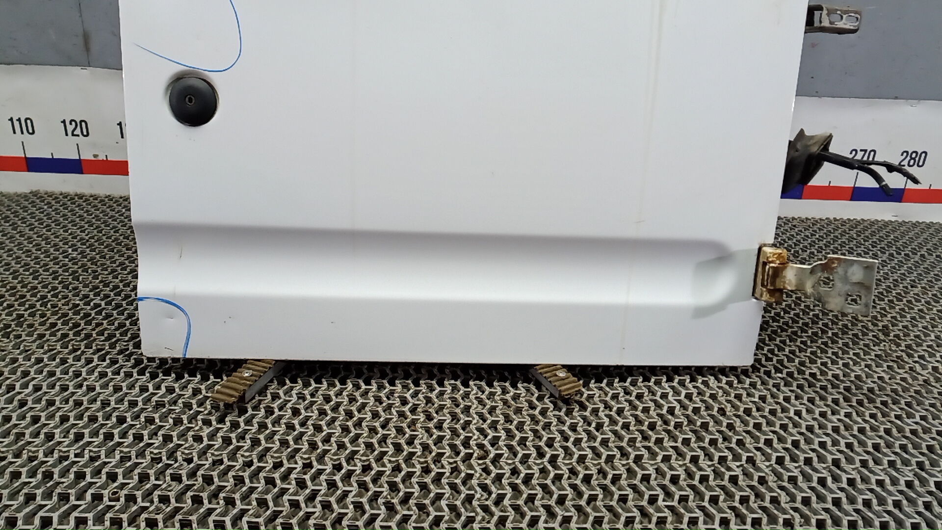 Дверь багажника правая