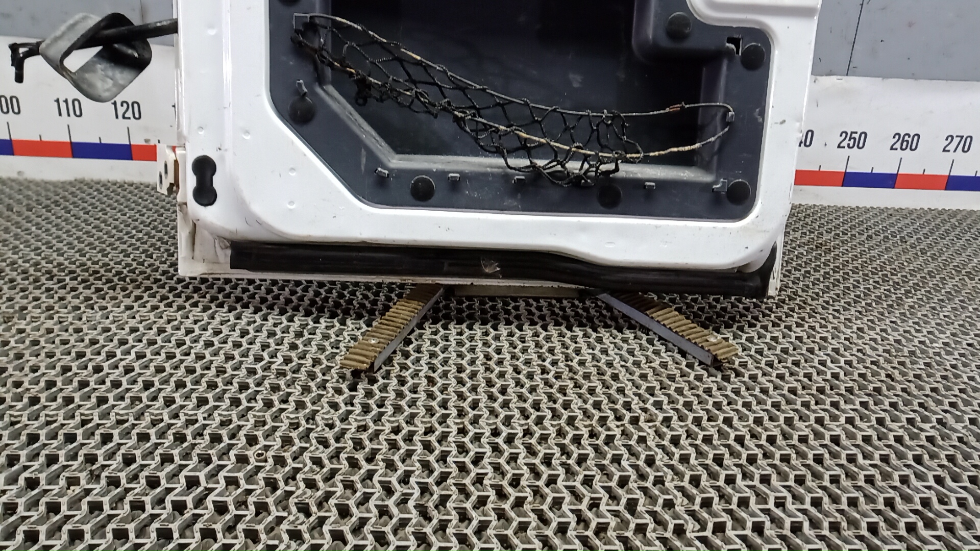 Дверь багажника правая