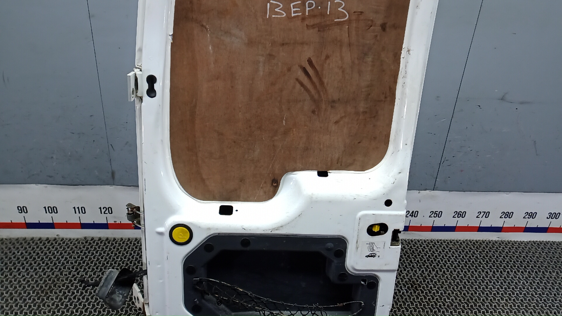 Дверь багажника правая